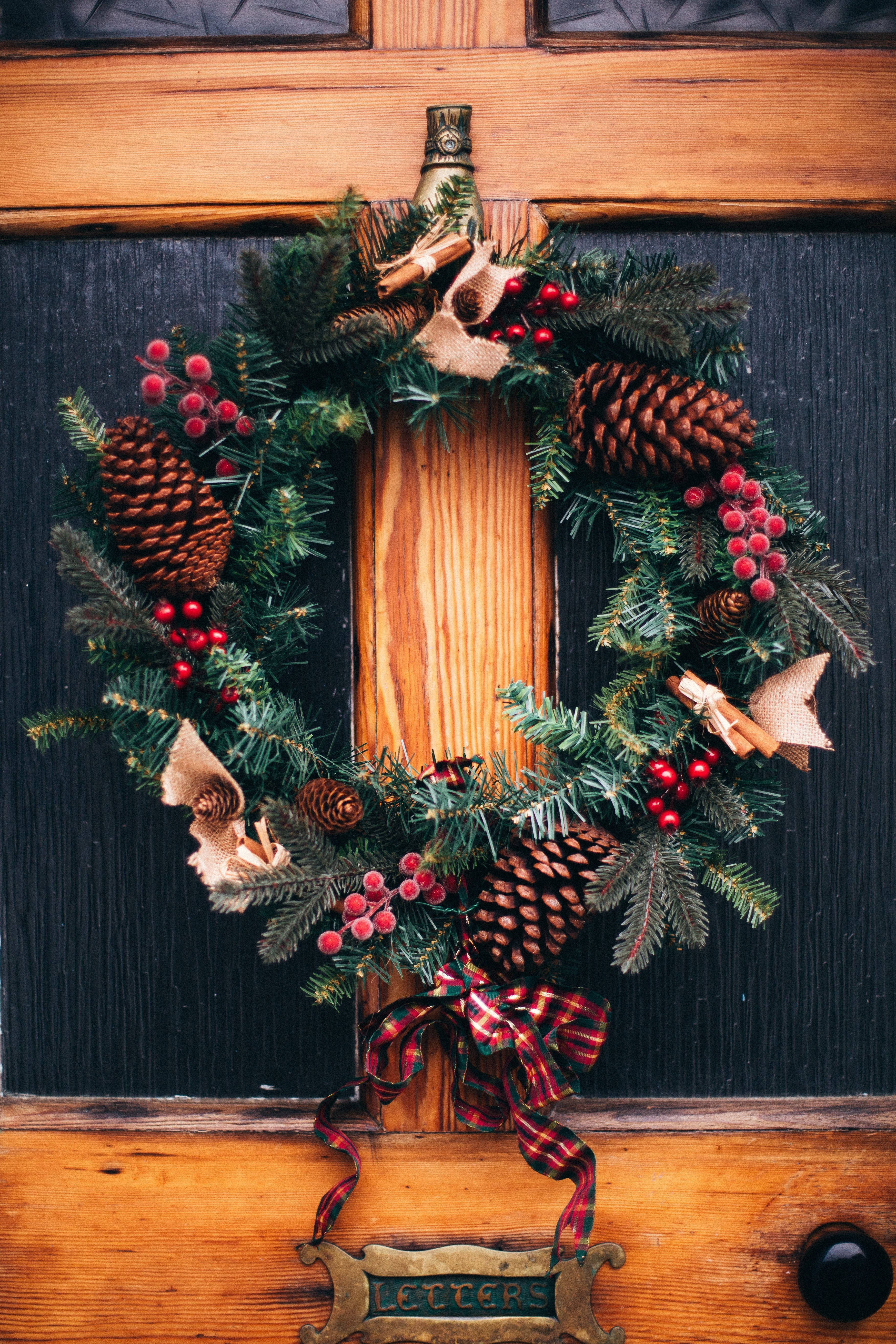 Christmas Wreath, pinecones, red berries, 5K Phone Wallpaper