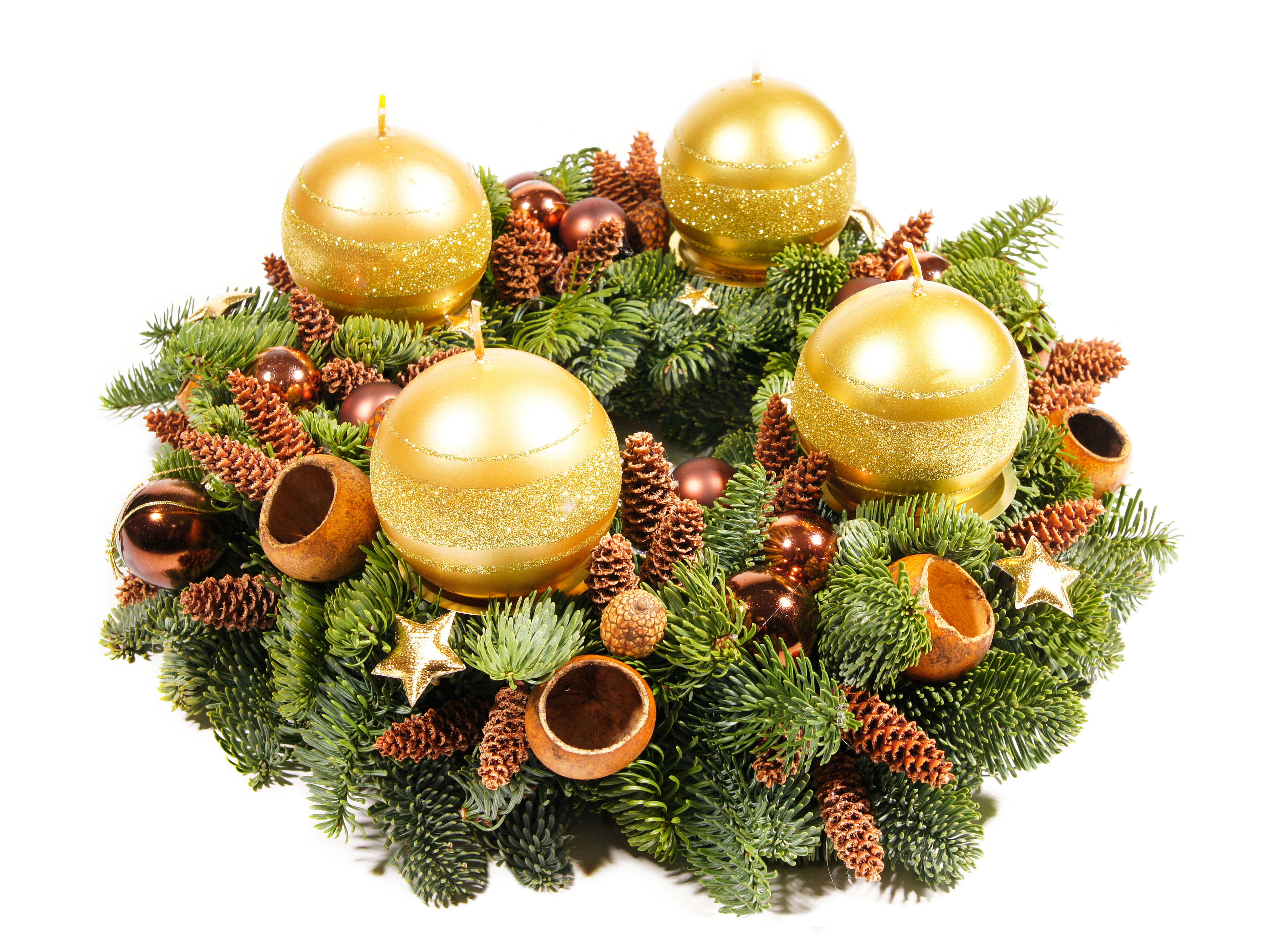 Christmas Wreath, golden balls, green pine needles, 5K Desktop Wallpaper