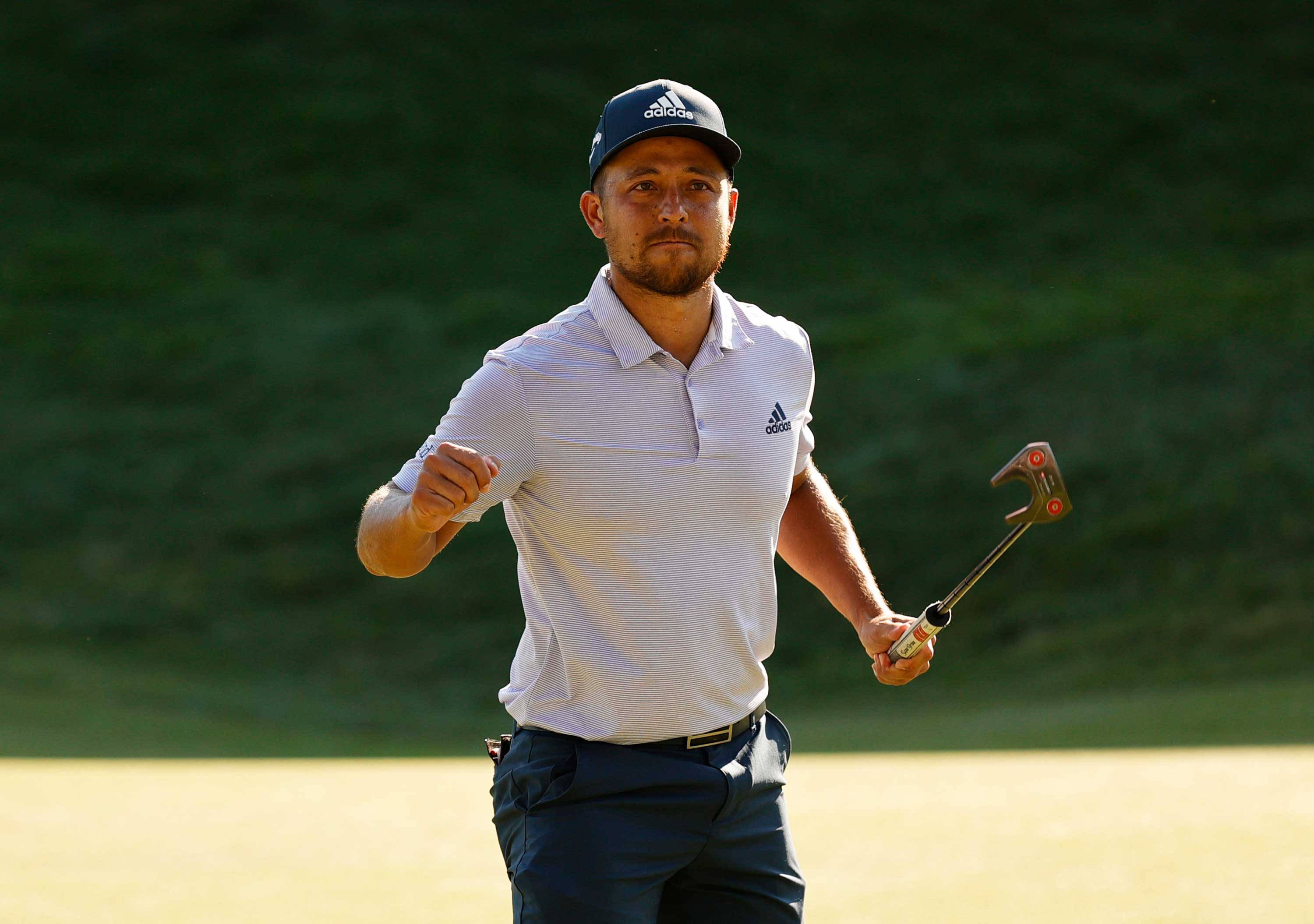 Xander Schauffele, putter, sunlit green, 2K Desktop Wallpaper