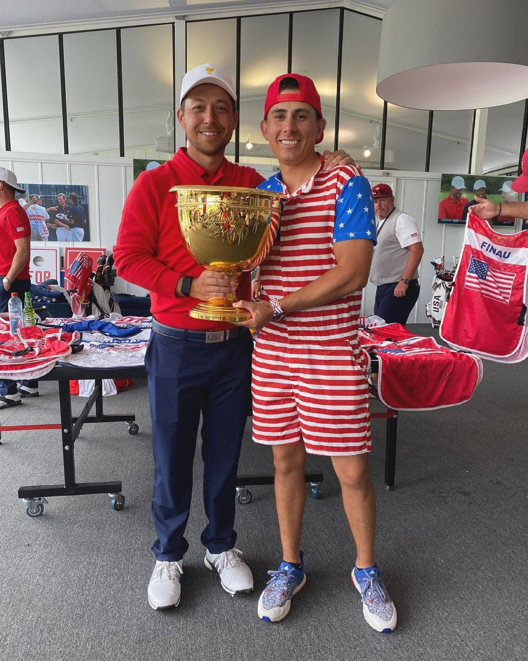 Xander Schauffele, USA gear, golden trophy, HD Phone Wallpaper