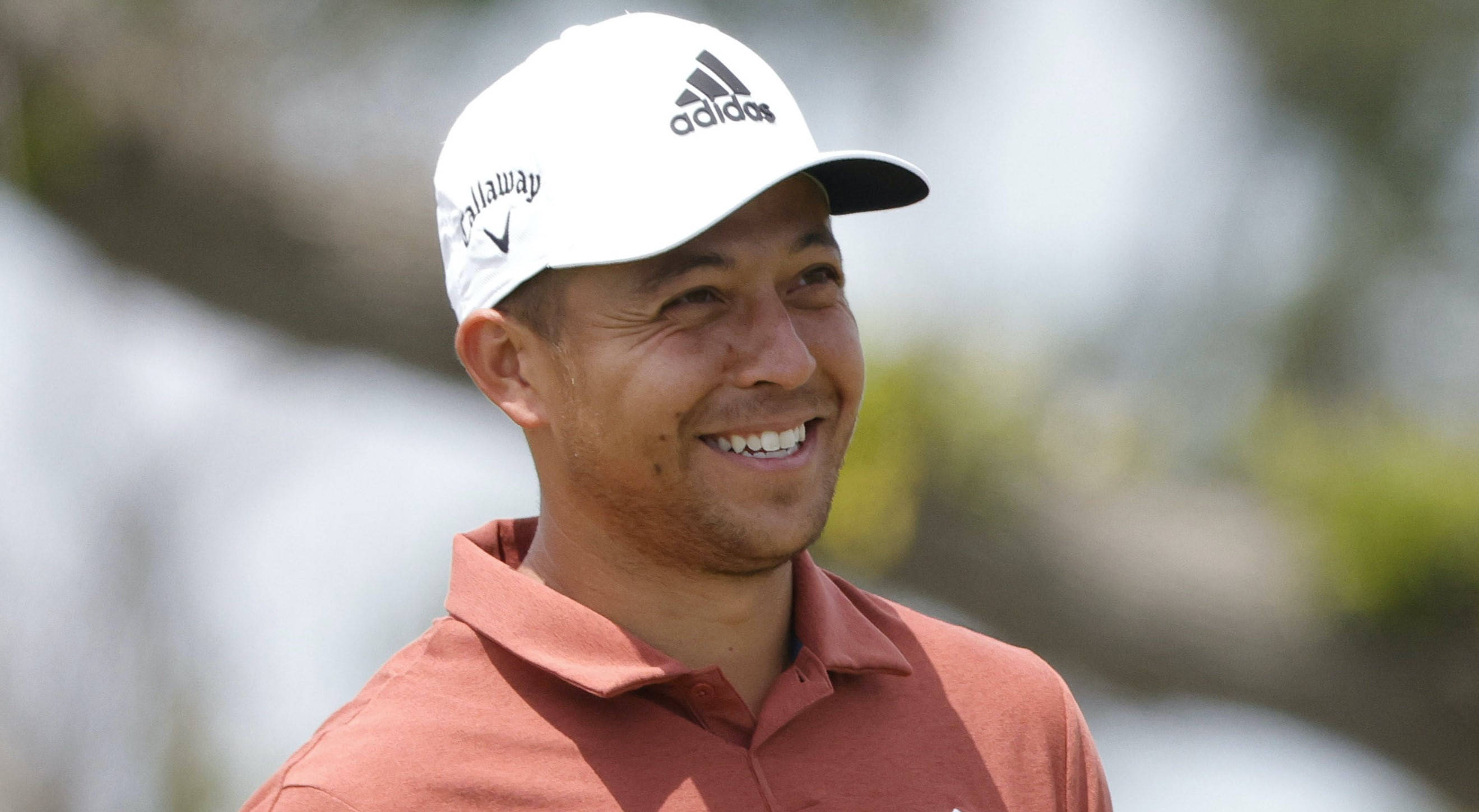 Xander Schauffele, white cap, coral polo shirt, 2K Desktop Wallpaper