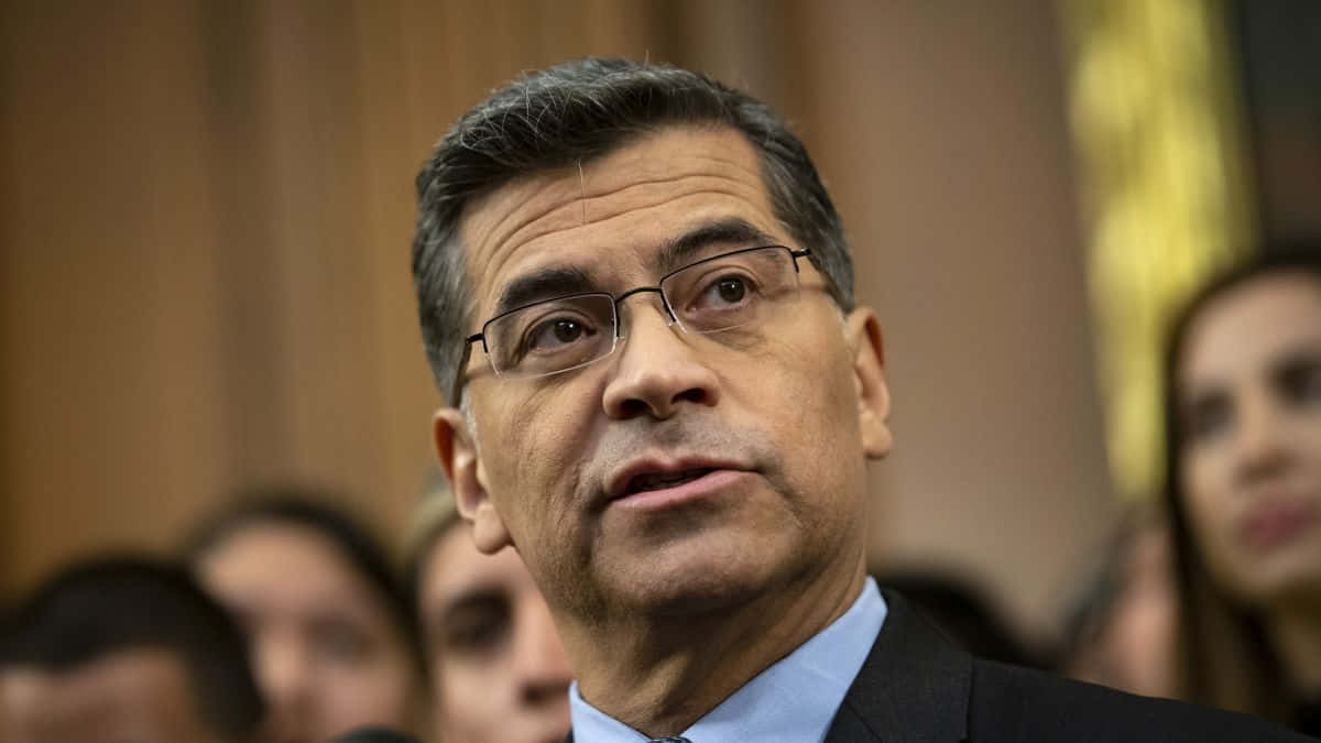 Xavier Becerra, suit, glasses, SD Desktop Wallpaper