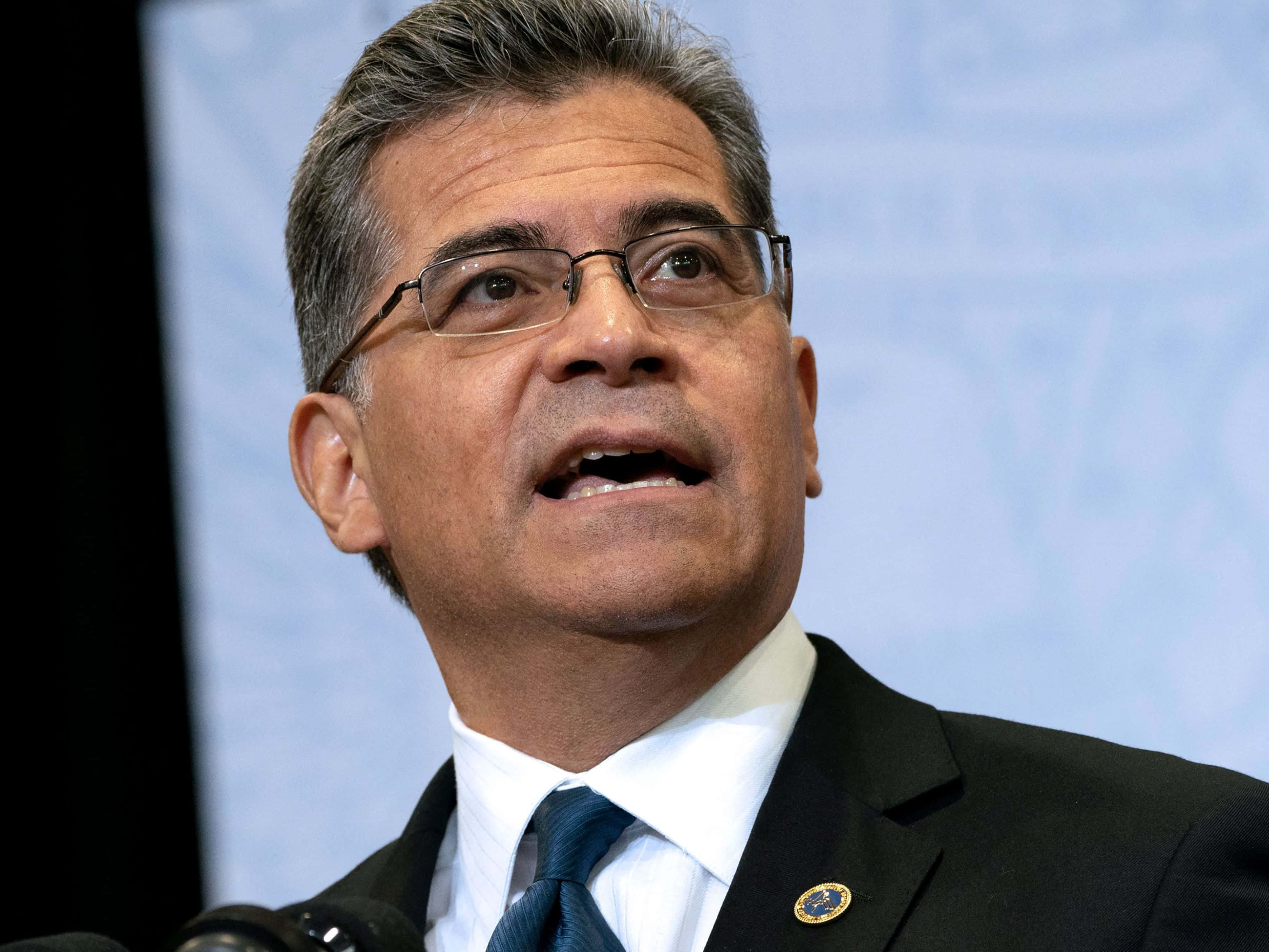 Xavier Becerra, suit, glasses, 2K Desktop Wallpaper
