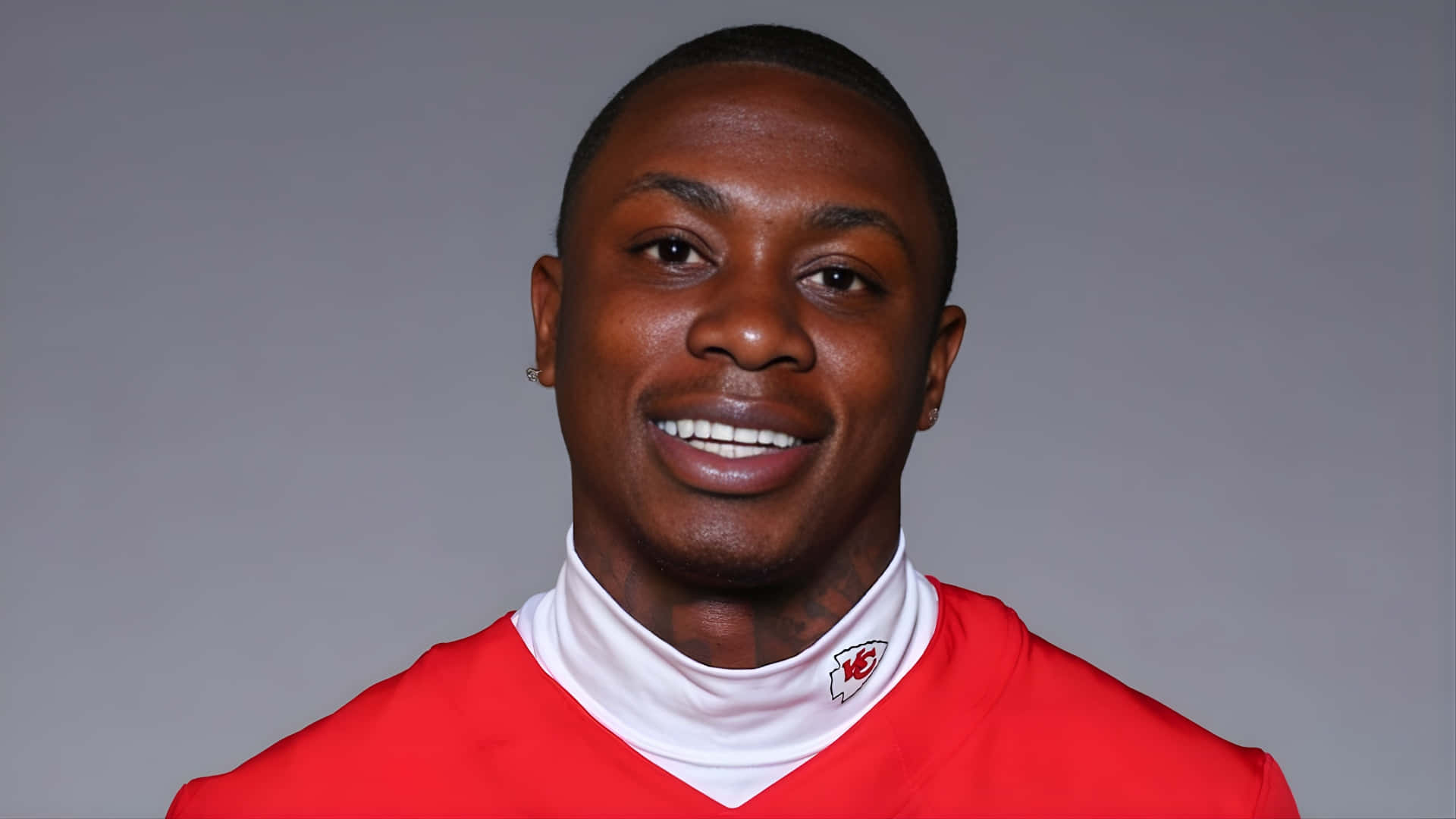 Xavier Worthy, red Kansas City Chiefs jersey, white turtleneck, Full HD Desktop Wallpaper