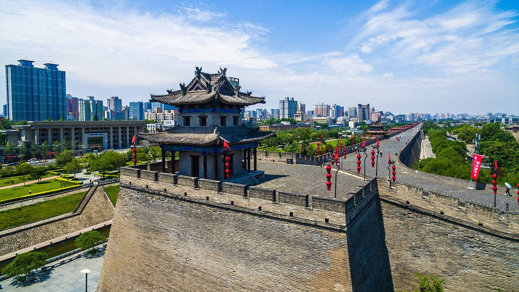 Xian, ancient stone city wall, traditional towers, SD Desktop Wallpaper