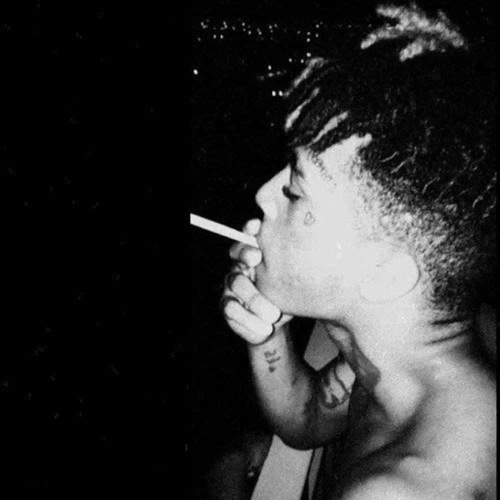 Xxxtentacion PFP, smoking, black and white, SD Desktop Wallpaper
