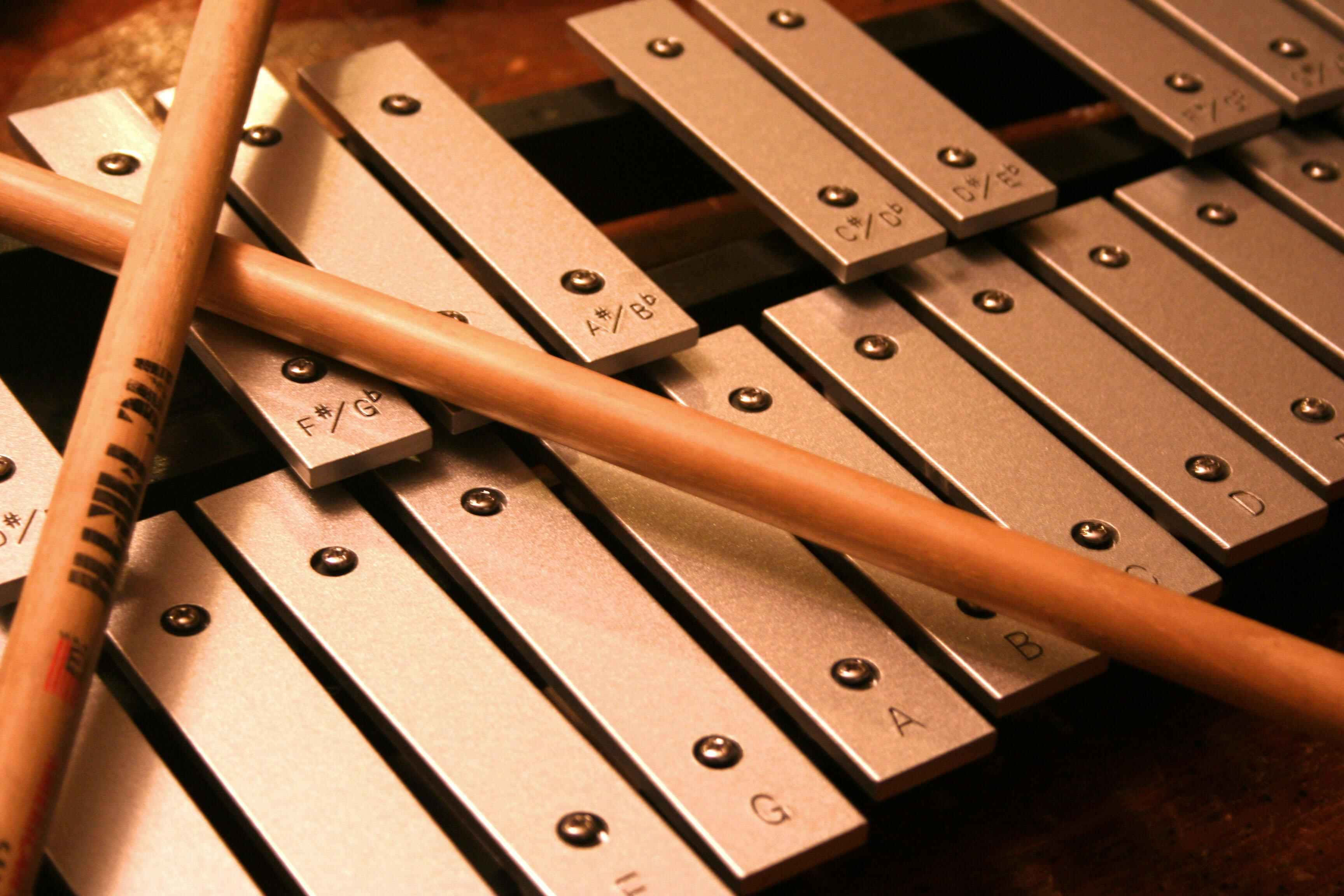xylophone, wooden mallets, metallic xylophone, 2K Desktop Wallpaper