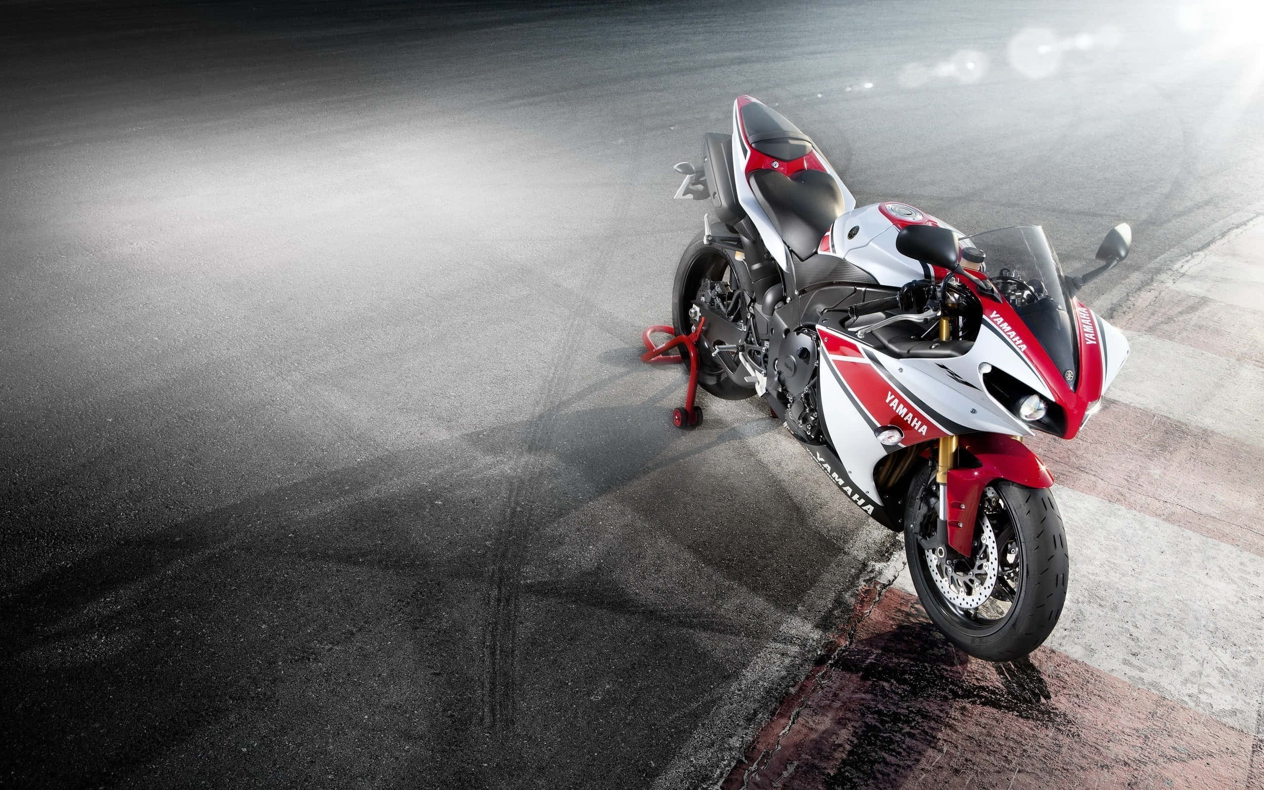 Yamaha, sleek red and white sportbike, track, 2K Desktop Wallpaper
