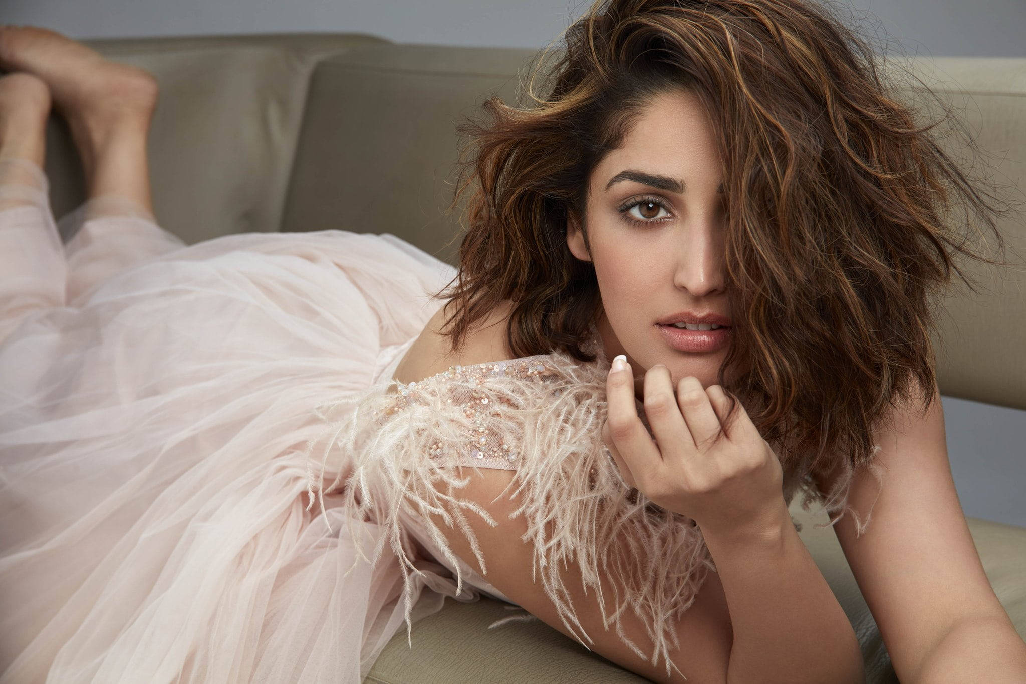 Yami Gautam, tulle dress, pink feathered gown, Full HD Desktop Wallpaper