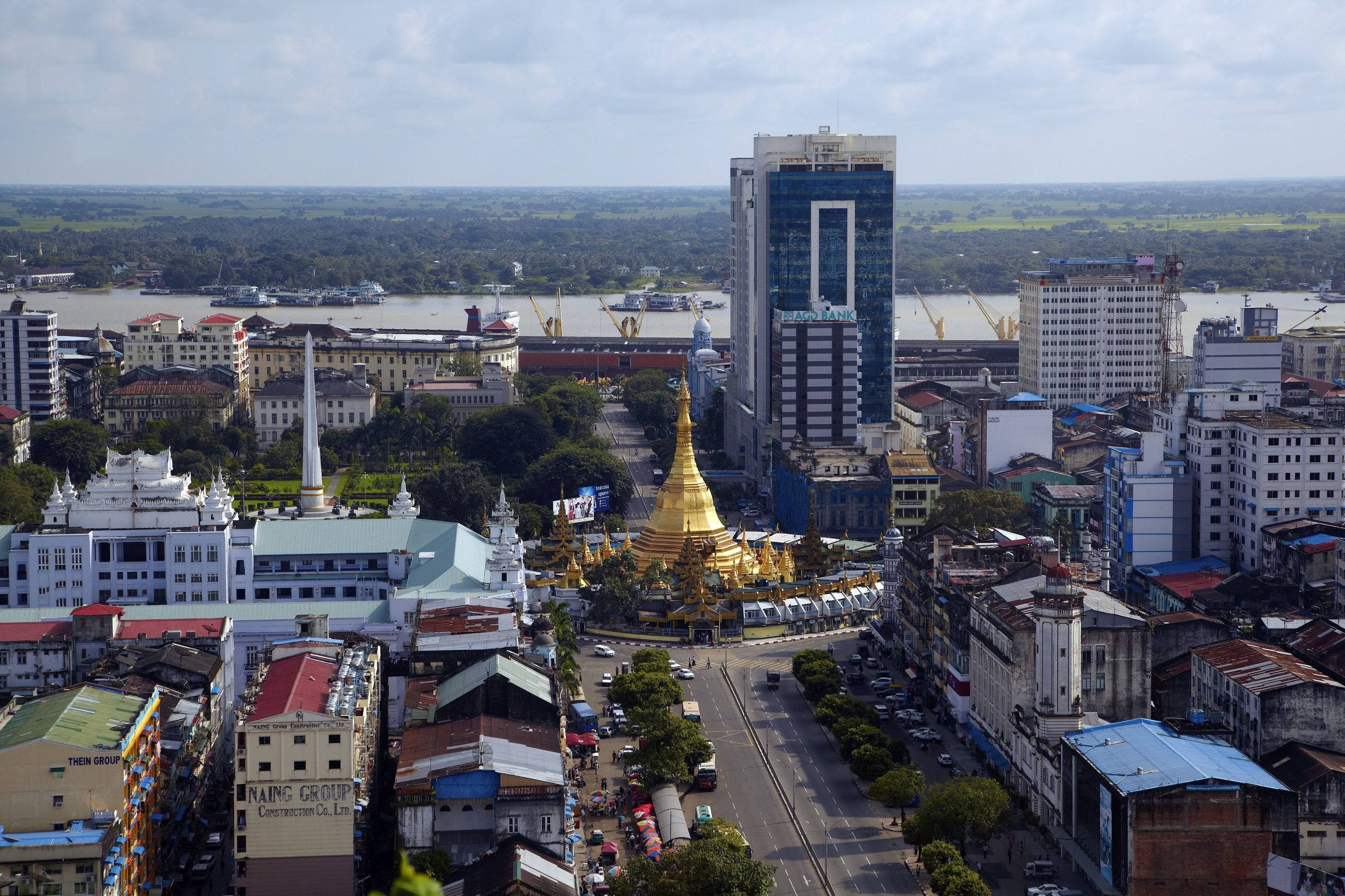 Yangon, golden pagoda, daytime, 2K Desktop Wallpaper