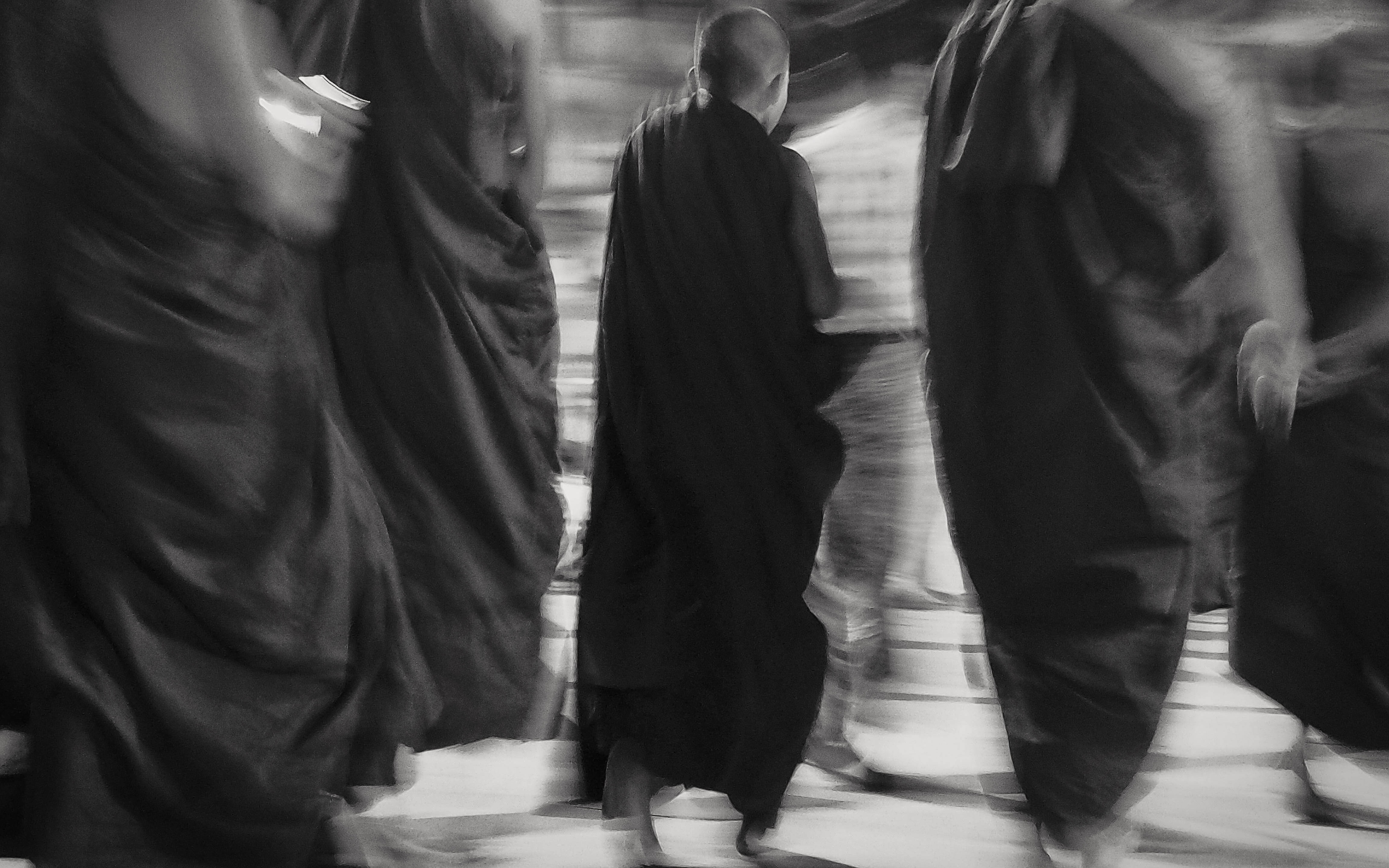 Yangon, monks, flowing robes, 4K Desktop Wallpaper