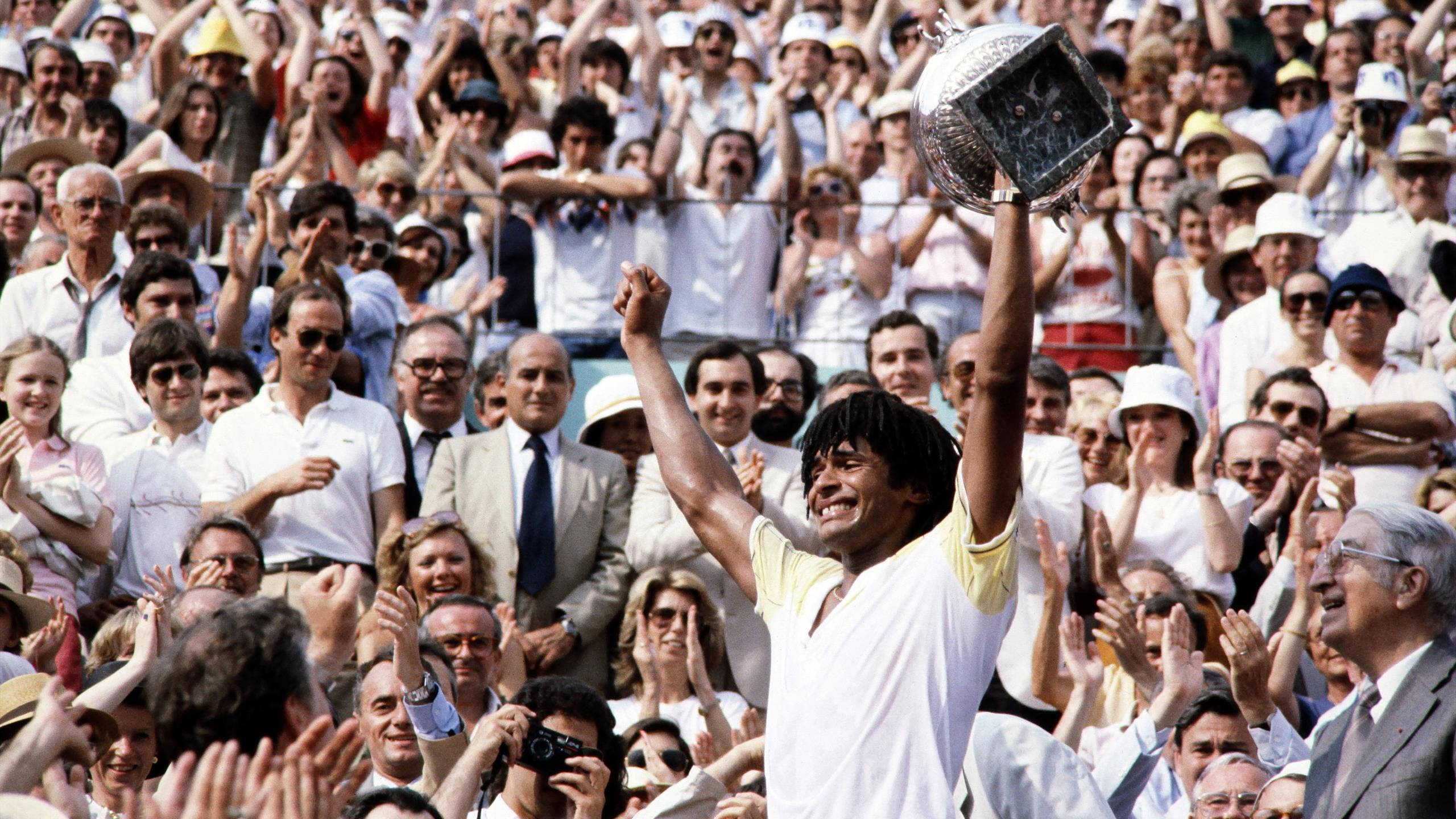 Yannick Noah, 1983 French Open, gleaming silver trophy, 2K Desktop Wallpaper