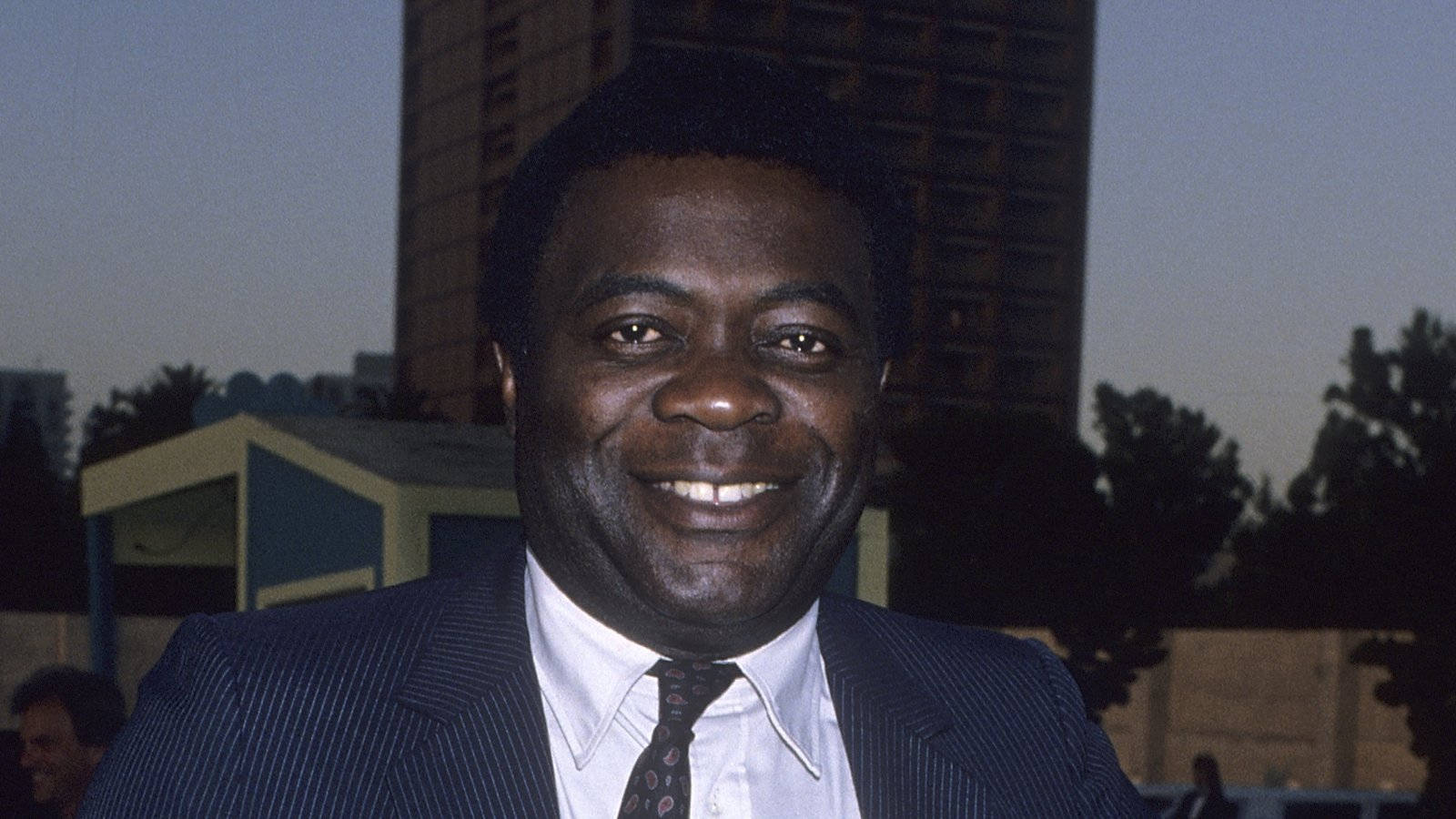 Yaphet Kotto, blue suit, pinstripe suit, HD Desktop Wallpaper