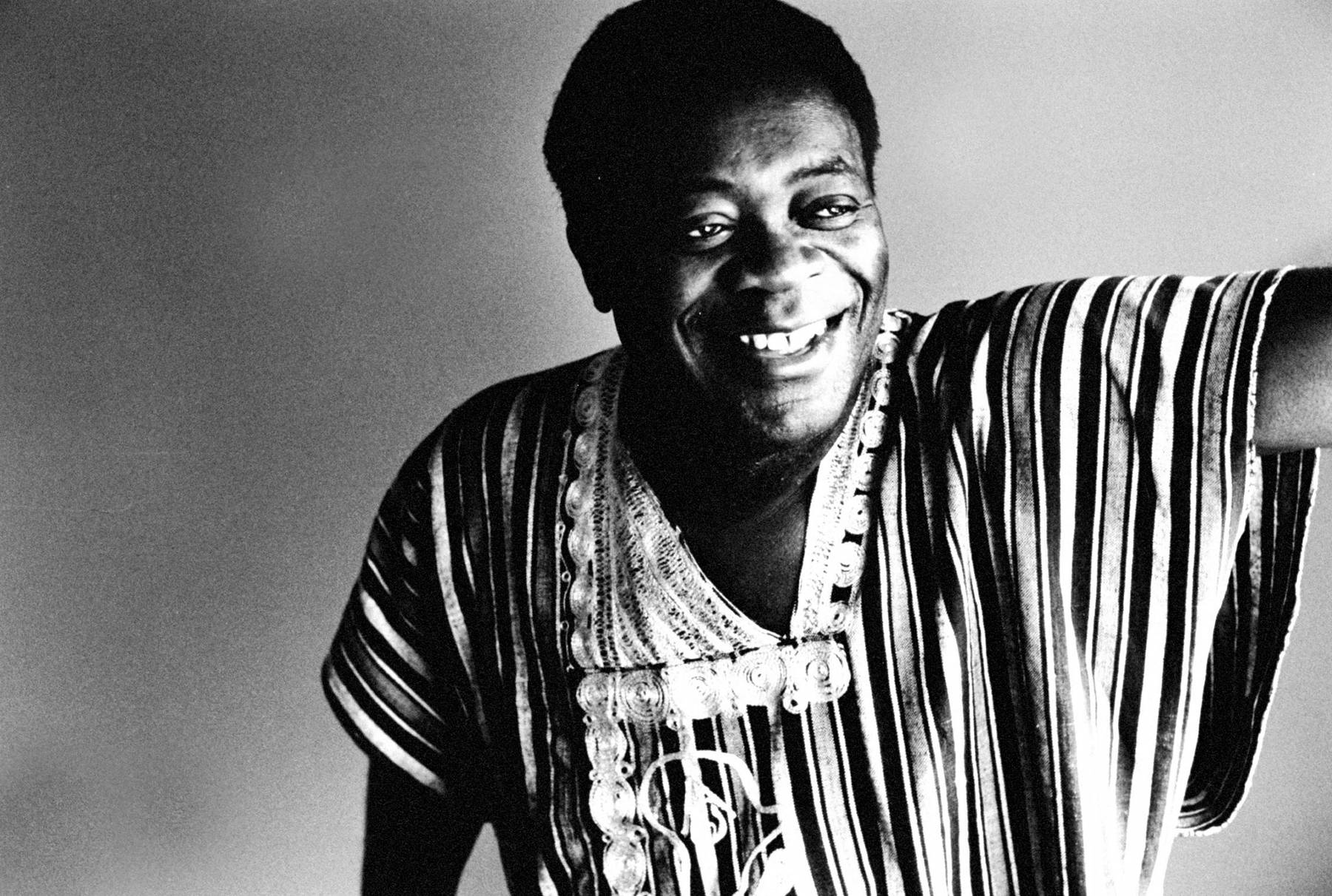 Yaphet Kotto, black and white portrait, striped garment, HD Desktop Wallpaper