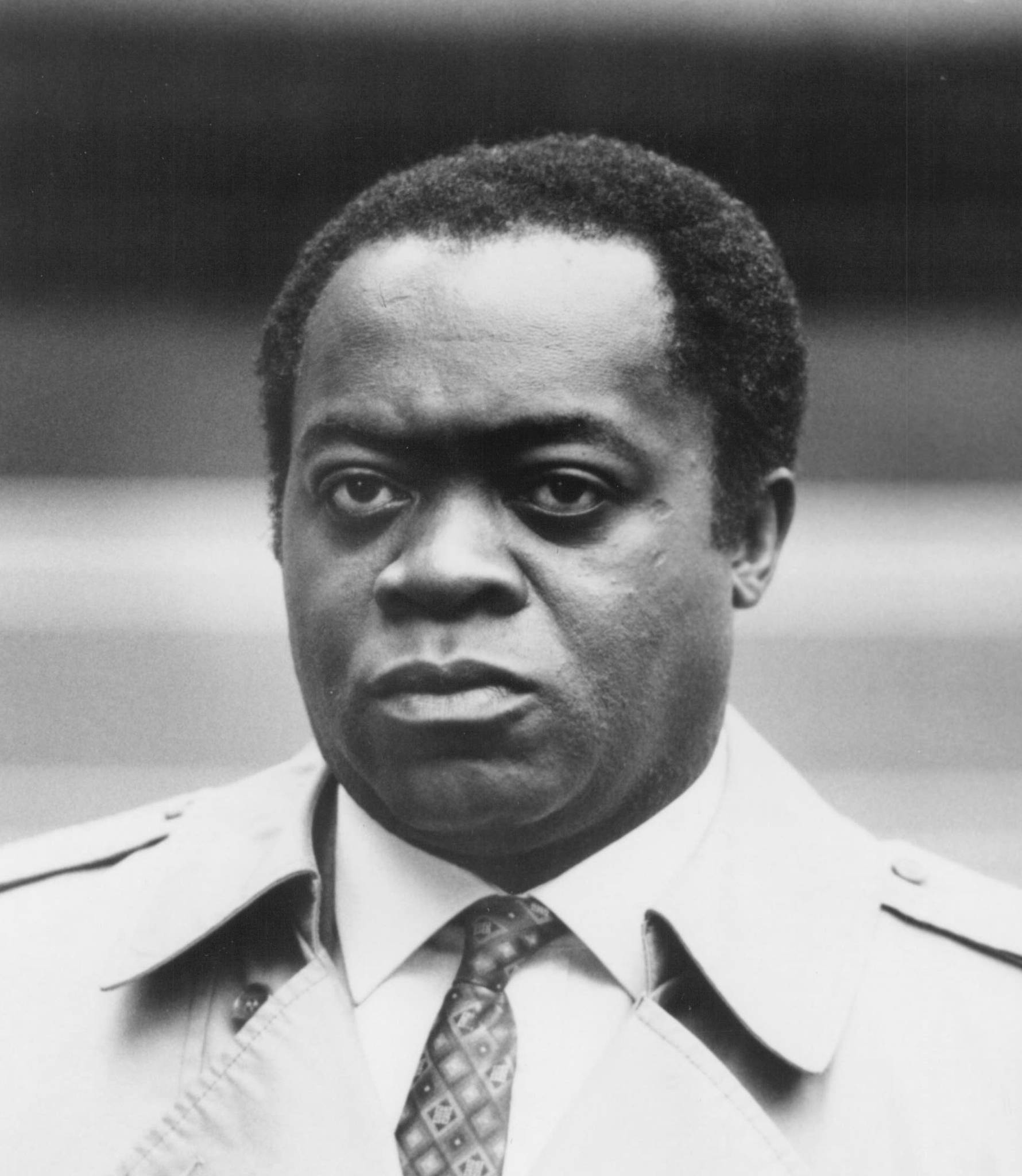 Yaphet Kotto, midnight run, trench coat, Full HD Phone Wallpaper