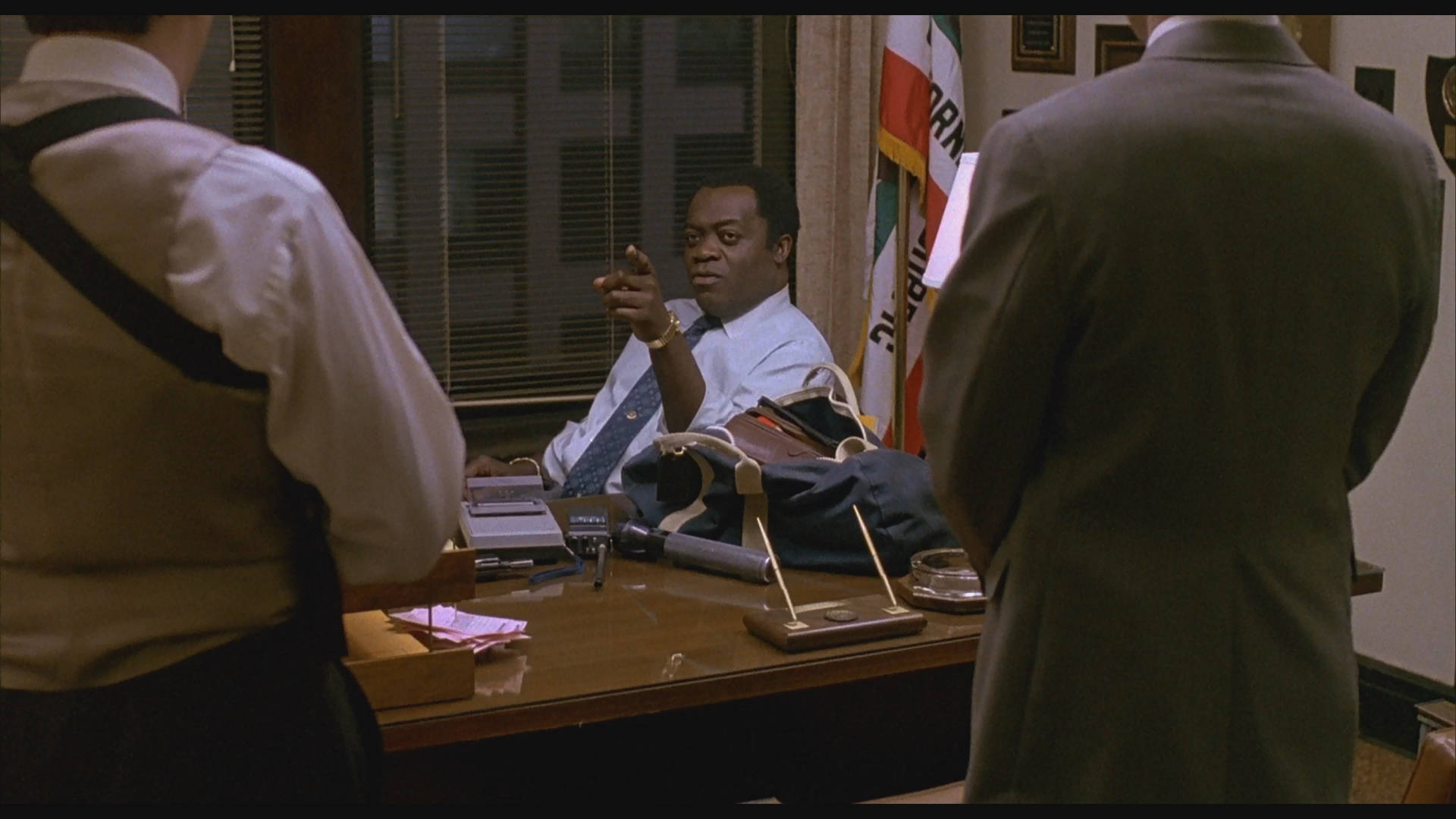 Yaphet Kotto, police acting, wooden desk, Full HD Desktop Wallpaper