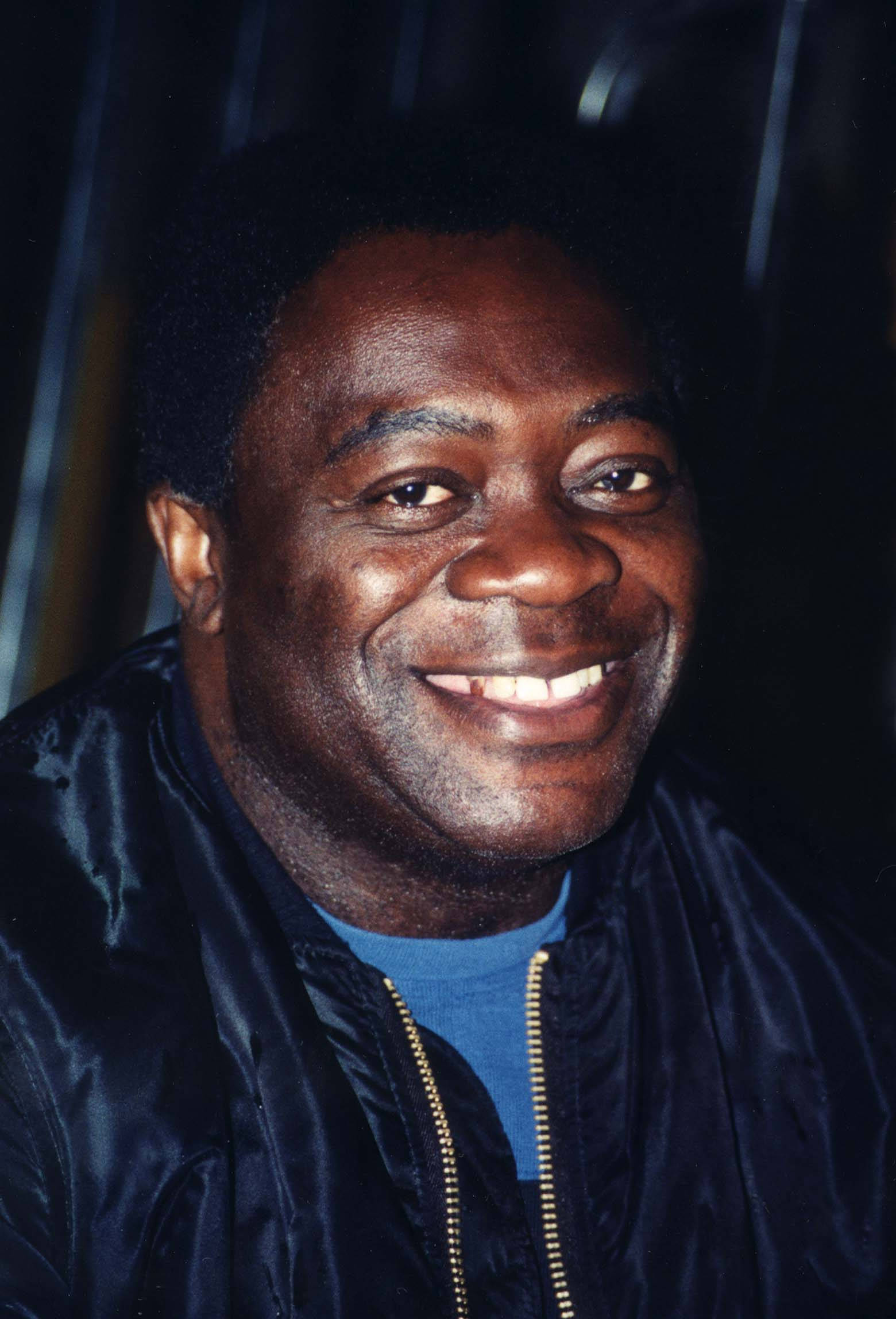 Yaphet Kotto, dark jacket, blue shirt, Full HD Phone Wallpaper