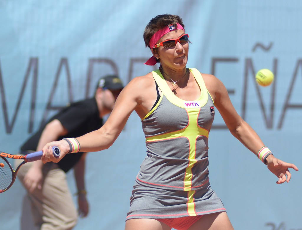 Yaroslava Shvedova, gray and neon yellow outfit, yellow ball, SD Desktop Wallpaper