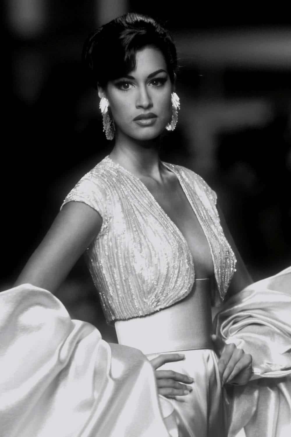 Yasmeen Ghauri, sparkling beaded top, flowing satin gown, HD Phone Wallpaper
