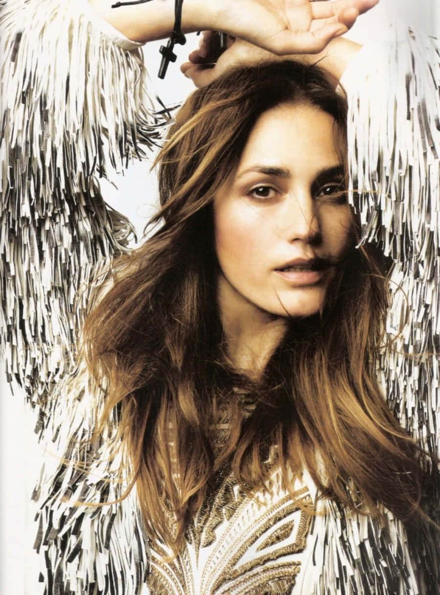 Yasmin Le Bon, white fringed outfit, silver feathered wings, SD Phone Wallpaper