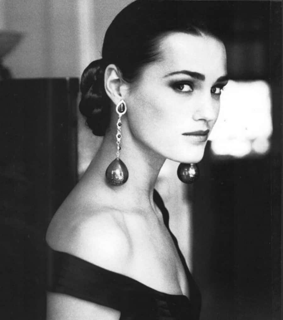 Yasmin Le Bon, elegant updo, large dangling earrings, SD Phone Wallpaper