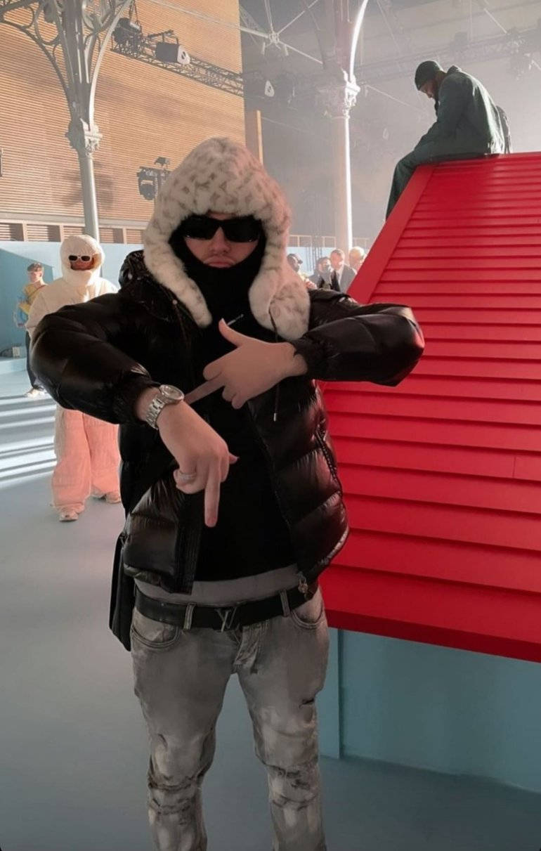 Yeat, black puffer jacket, fur-lined hood, SD Phone Wallpaper