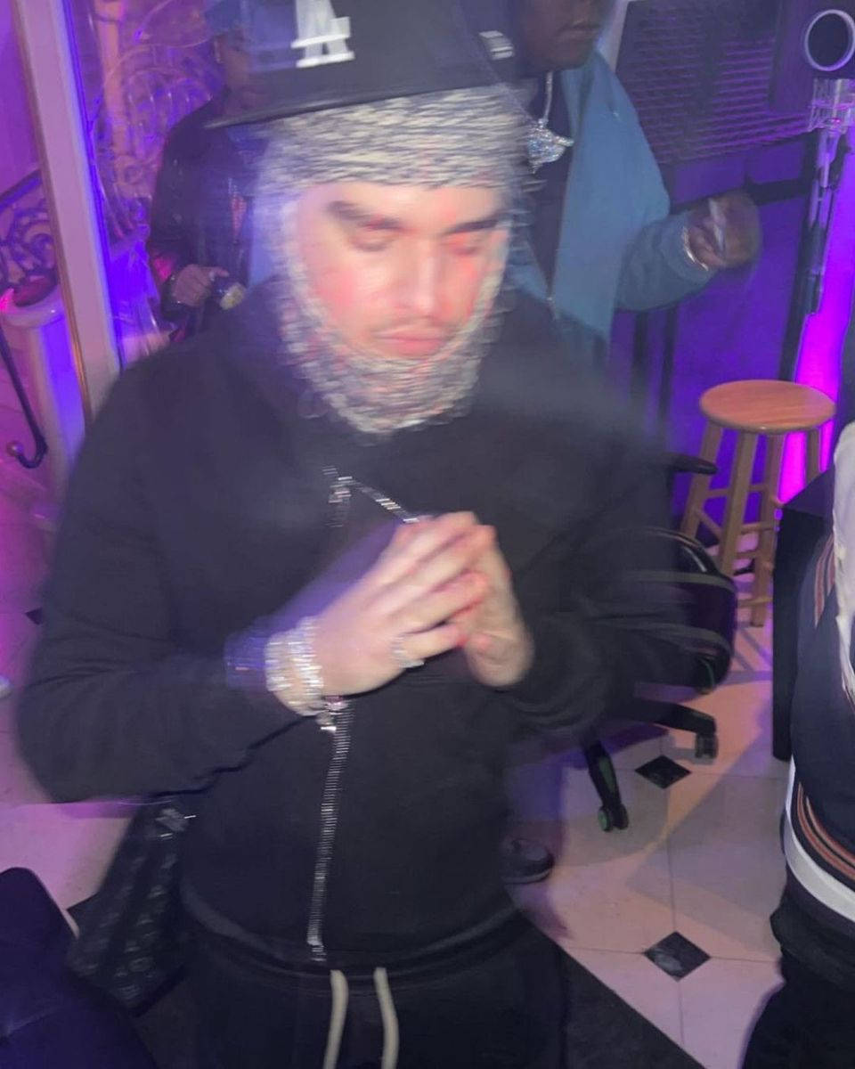 Yeat, black hoodie, chainmail hood, SD Phone Wallpaper
