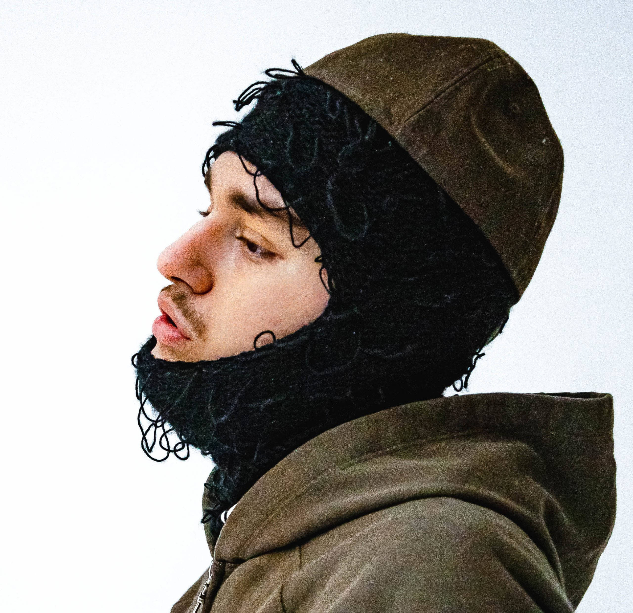 Yeat, black knit balaclava, brown hooded jacket, 2K Desktop Wallpaper