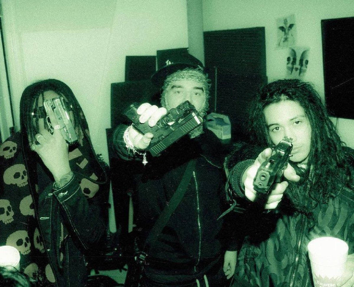 Yeat, toy guns, dim room, SD Desktop Wallpaper