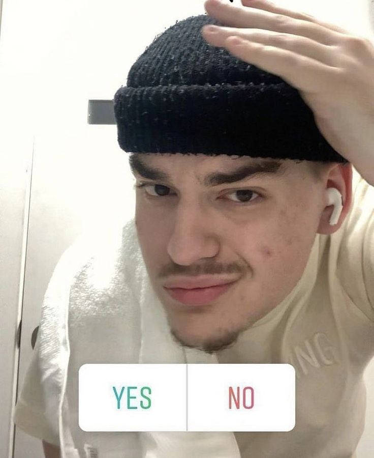 Yeat, black beanie, white earbuds, SD Phone Wallpaper