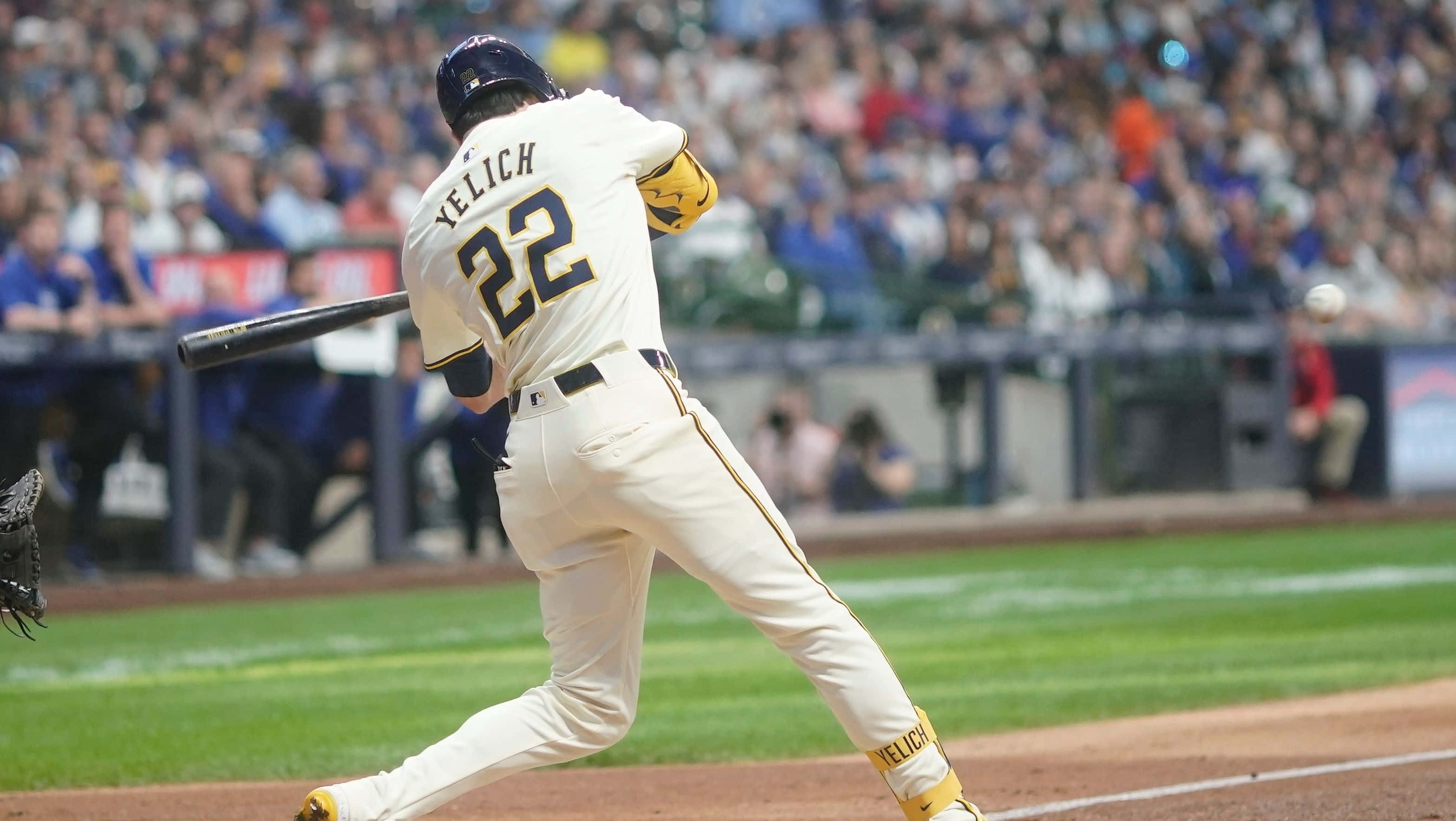 Yelich, number 22, white uniform, 2K Desktop Wallpaper