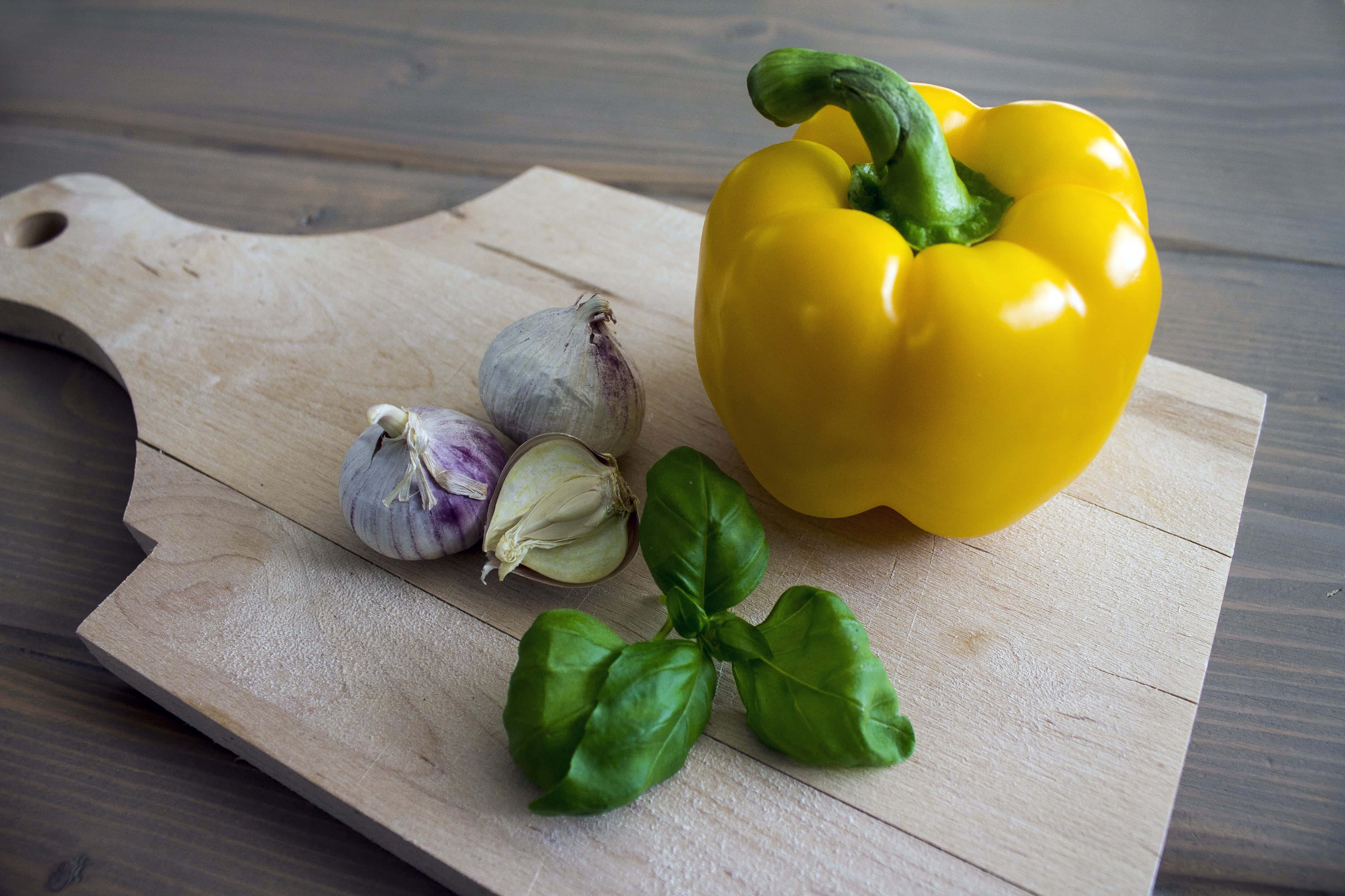 Yellow Bell Pepper, garlic cloves, fresh basil leaves, 4K Desktop Wallpaper