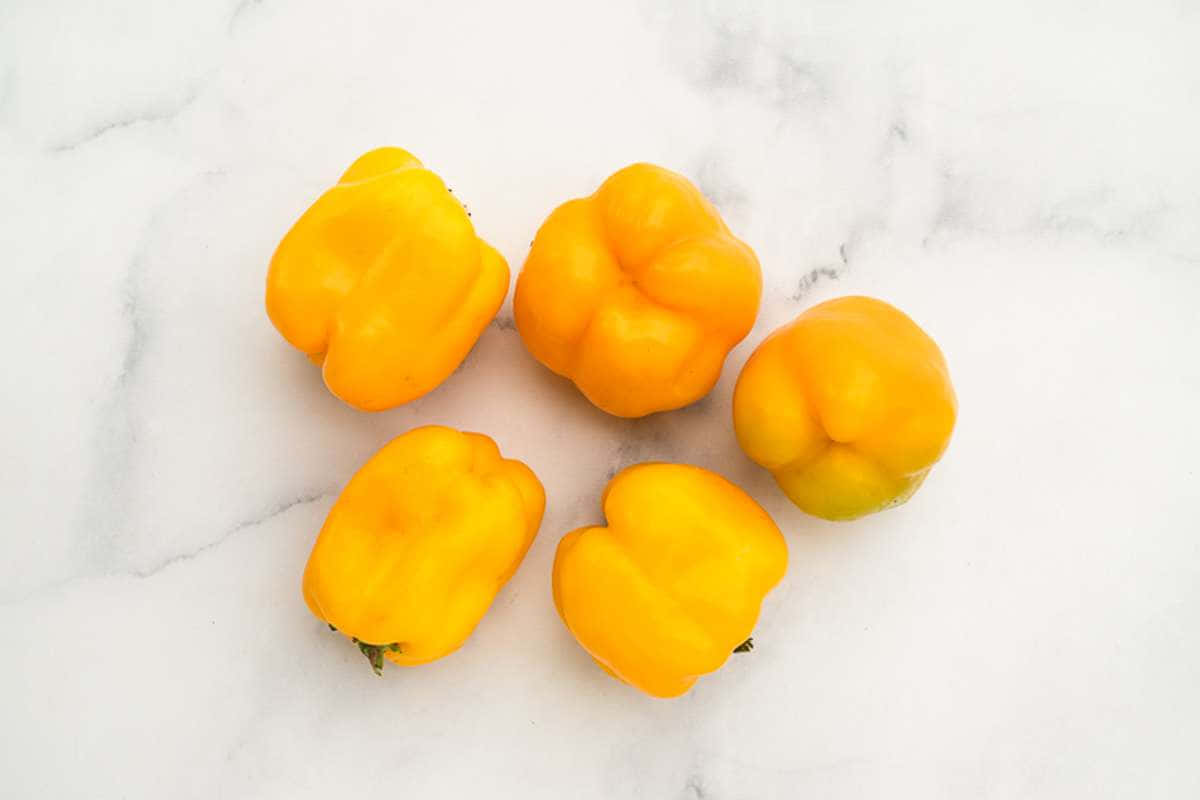 Yellow Bell Pepper, white marble surface, gray veining, SD Desktop Wallpaper