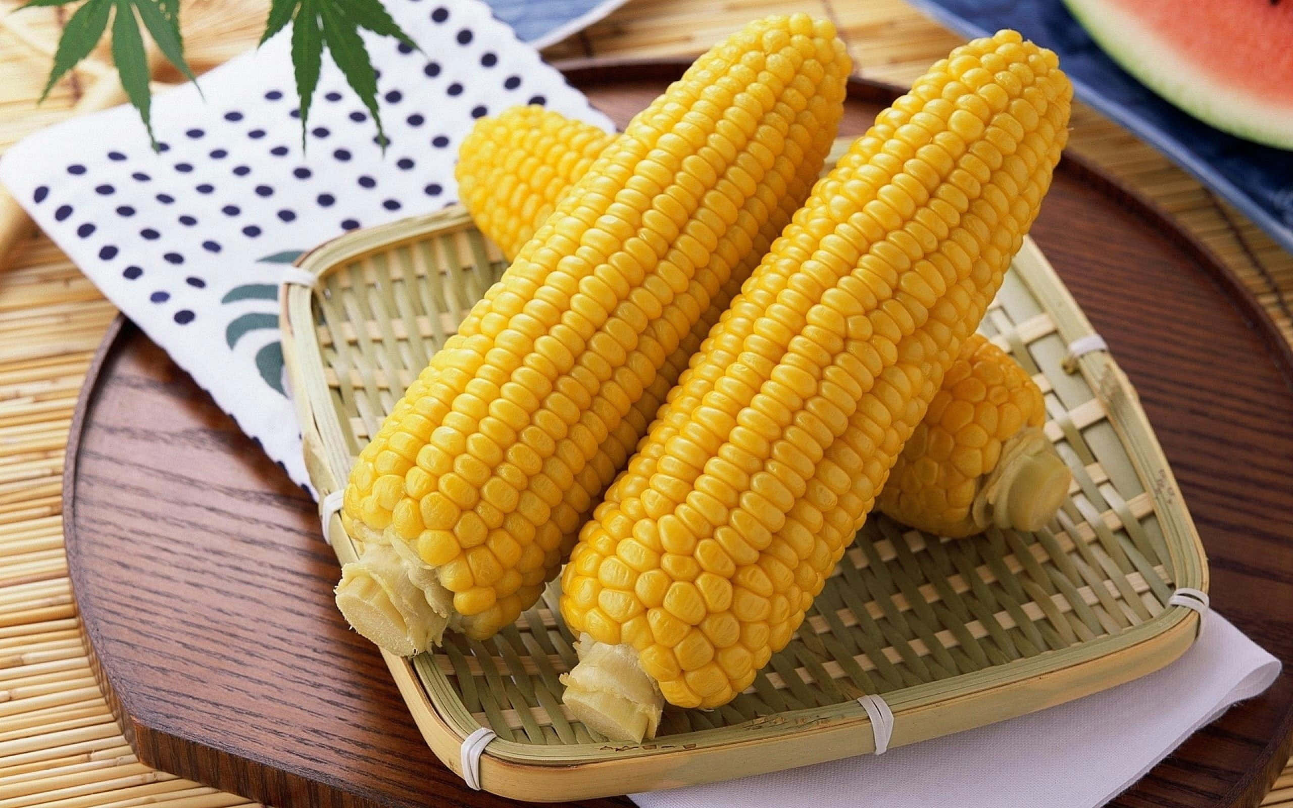 Yellow Corn, woven bamboo basket, wooden tray, 2K Desktop Wallpaper