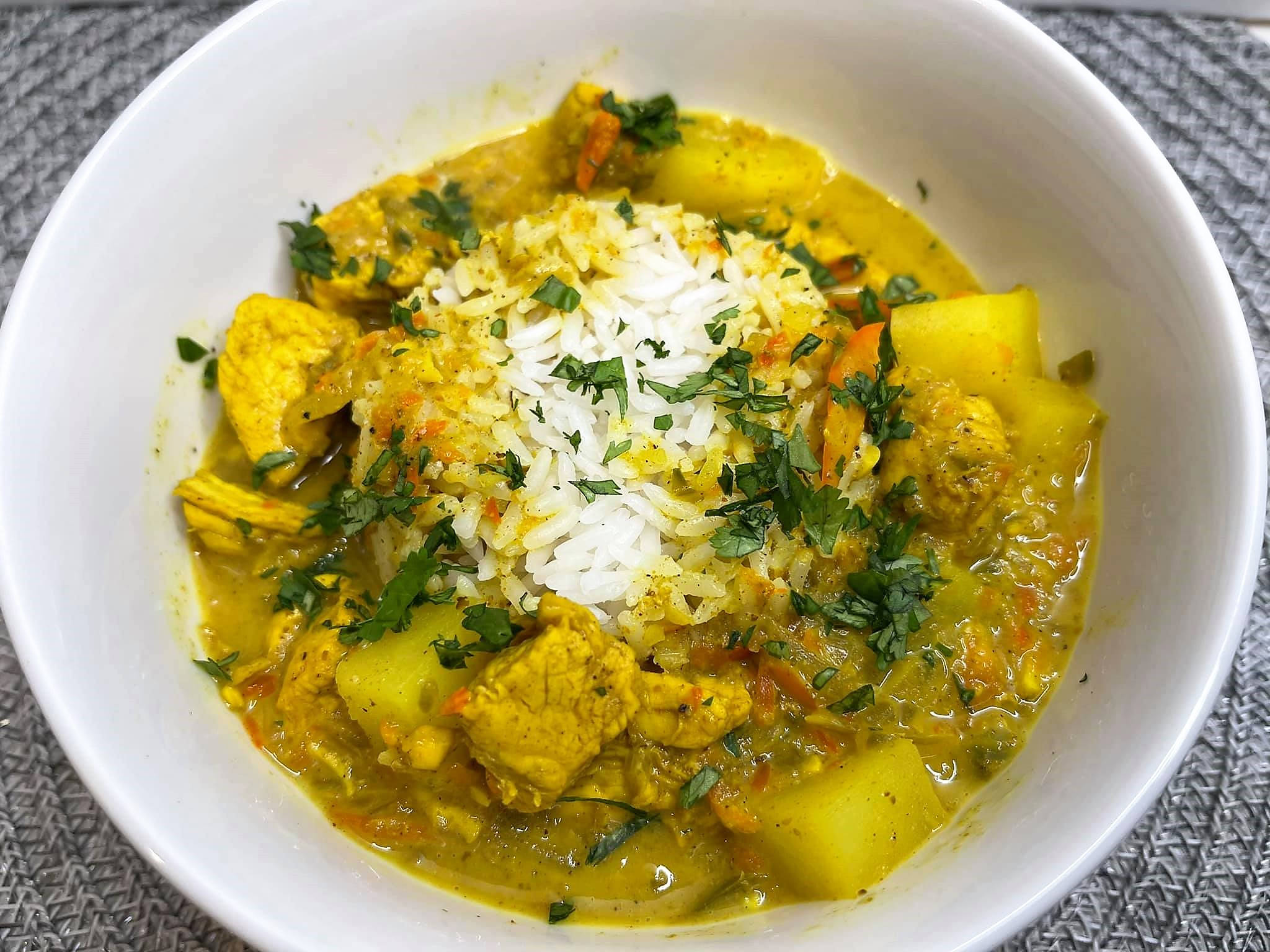 yellow curry, white bowl, creamy yellow curry, Full HD Desktop Wallpaper