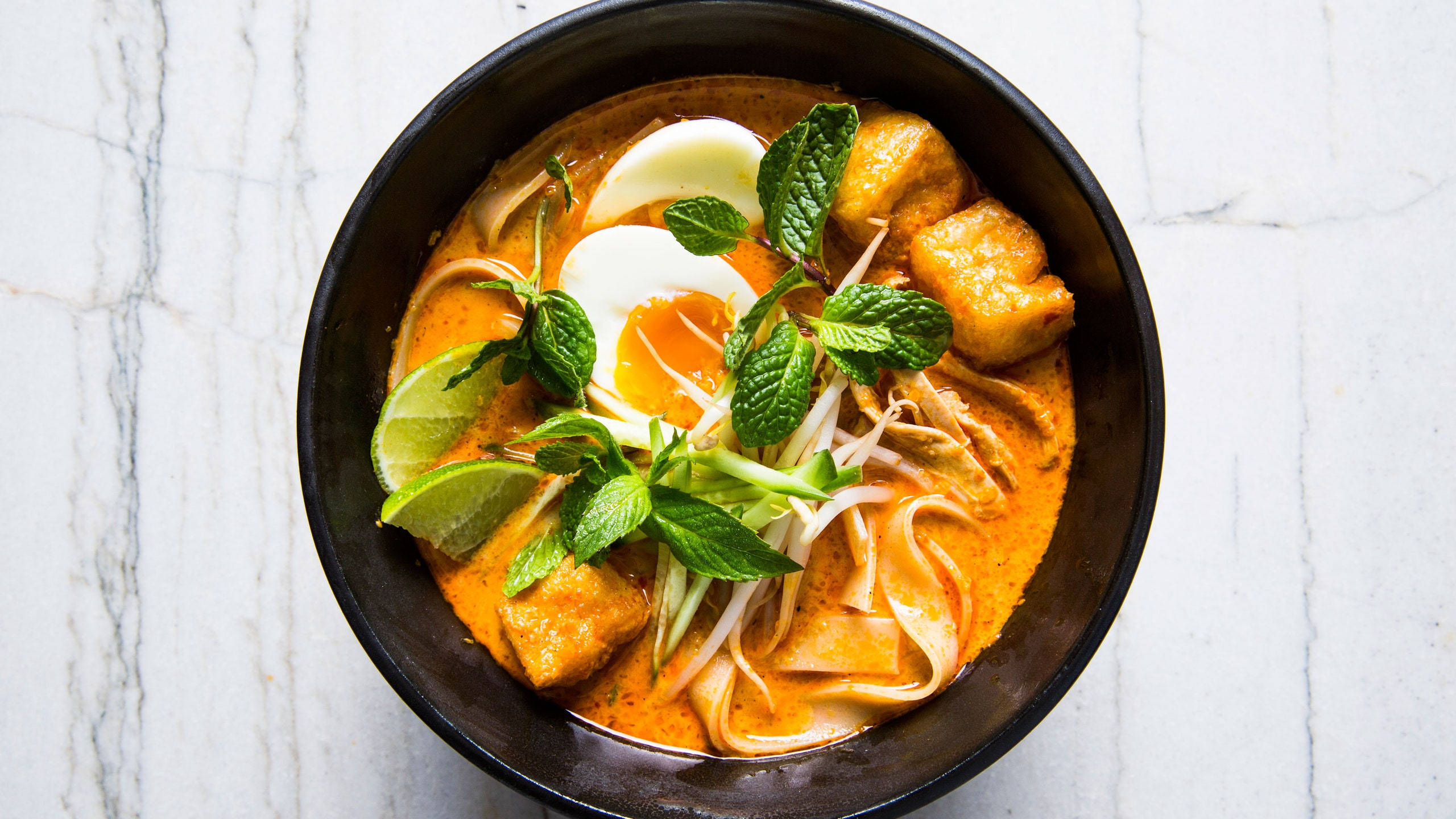 Yellow Curry, mint leaves, boiled egg, 2K Desktop Wallpaper