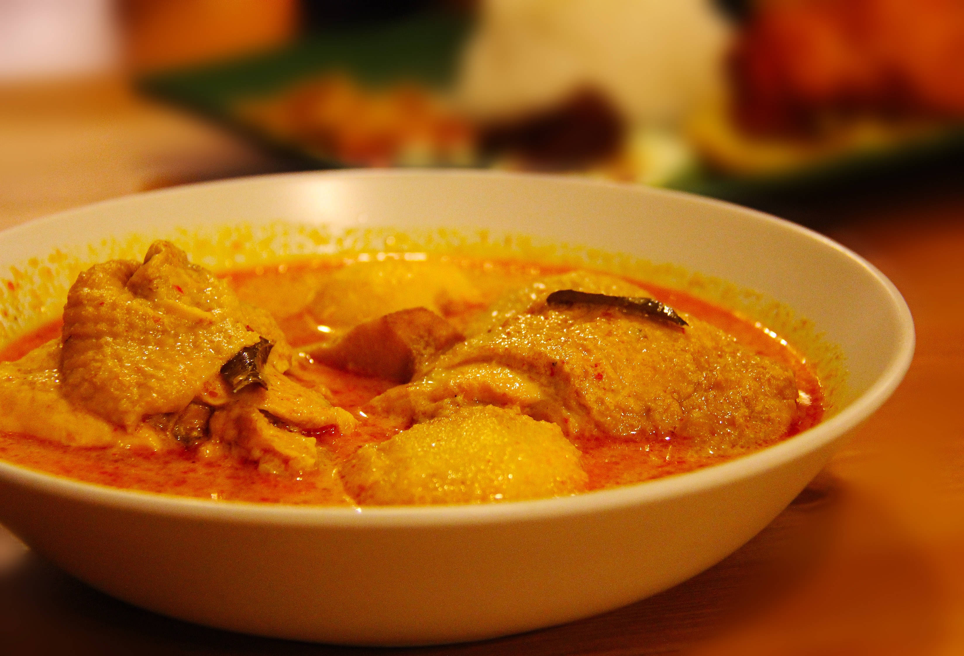 Indian Yellow Curry Chicken Dish, steaming bowl, rich yellow curry, 2K Desktop Wallpaper
