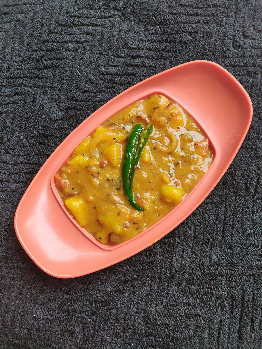 yellow curry, green chili, coral pink oval dish, SD Phone Wallpaper