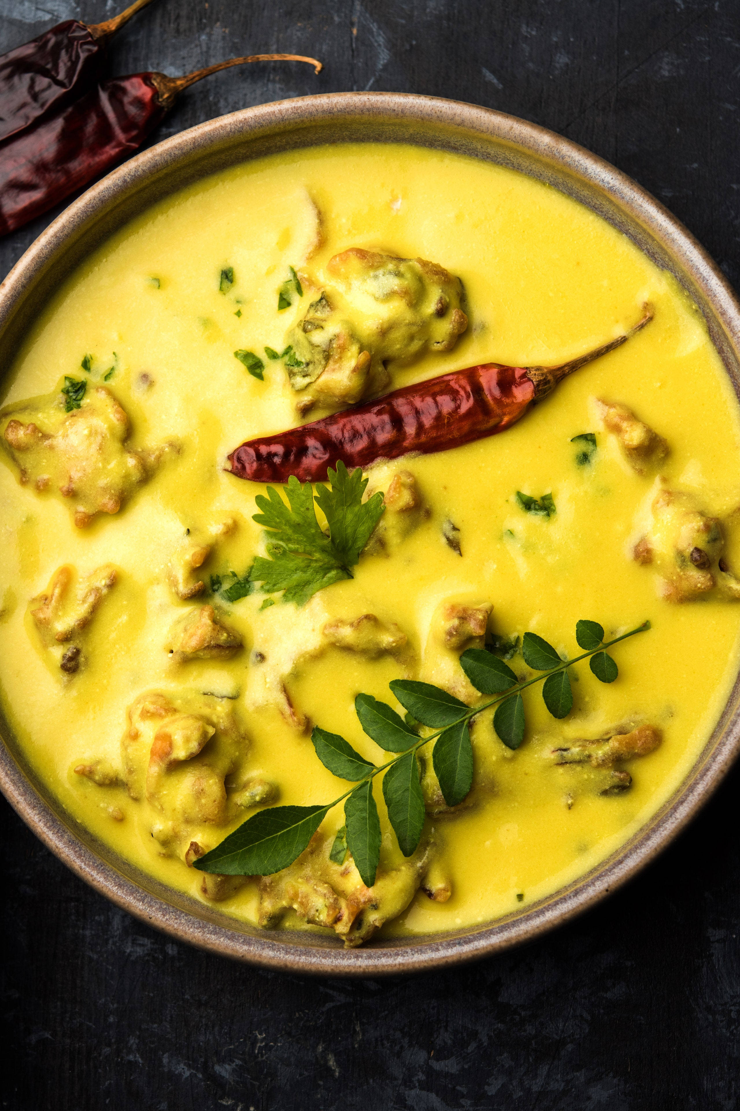 Yellow Curry, fenugreek leaves, chili, 4K Phone Wallpaper