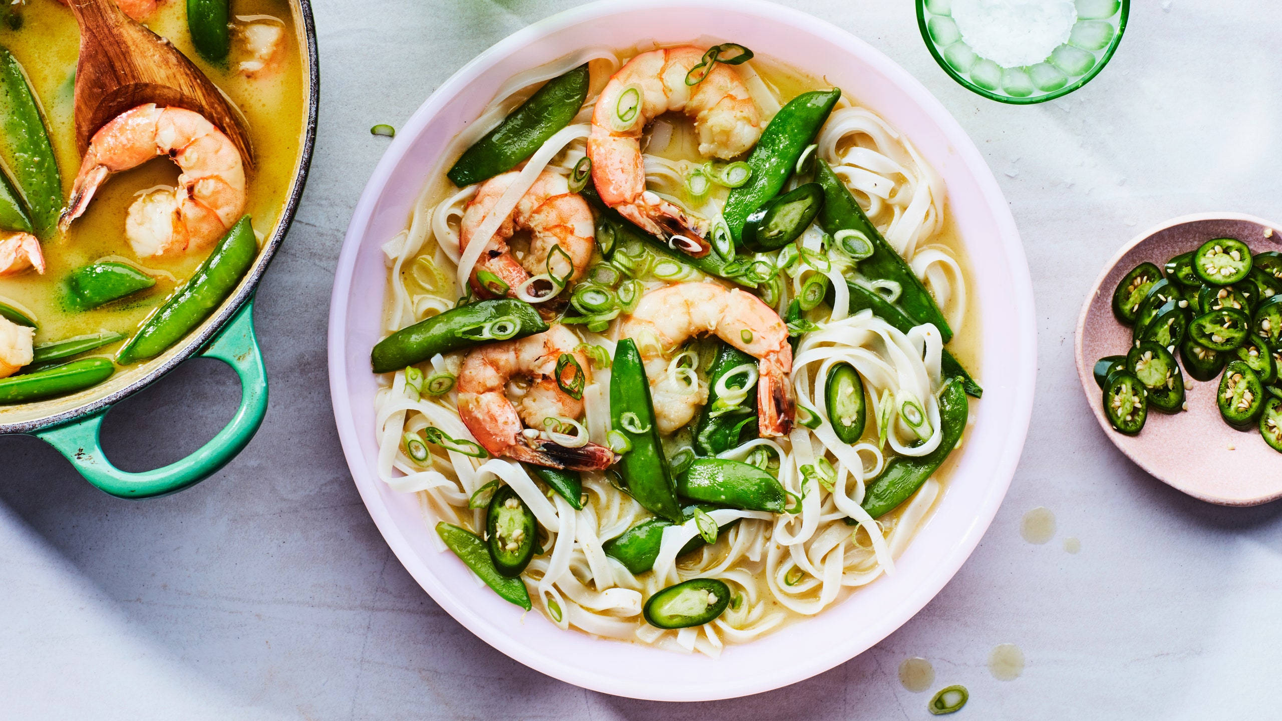 shrimp yellow curry, pea seed pods, jalapeños, 2K Desktop Wallpaper