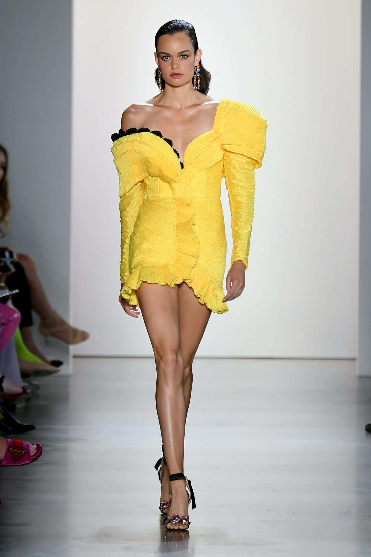 yellow ruffled mini dress, black trim, high heels, Full HD Phone Wallpaper
