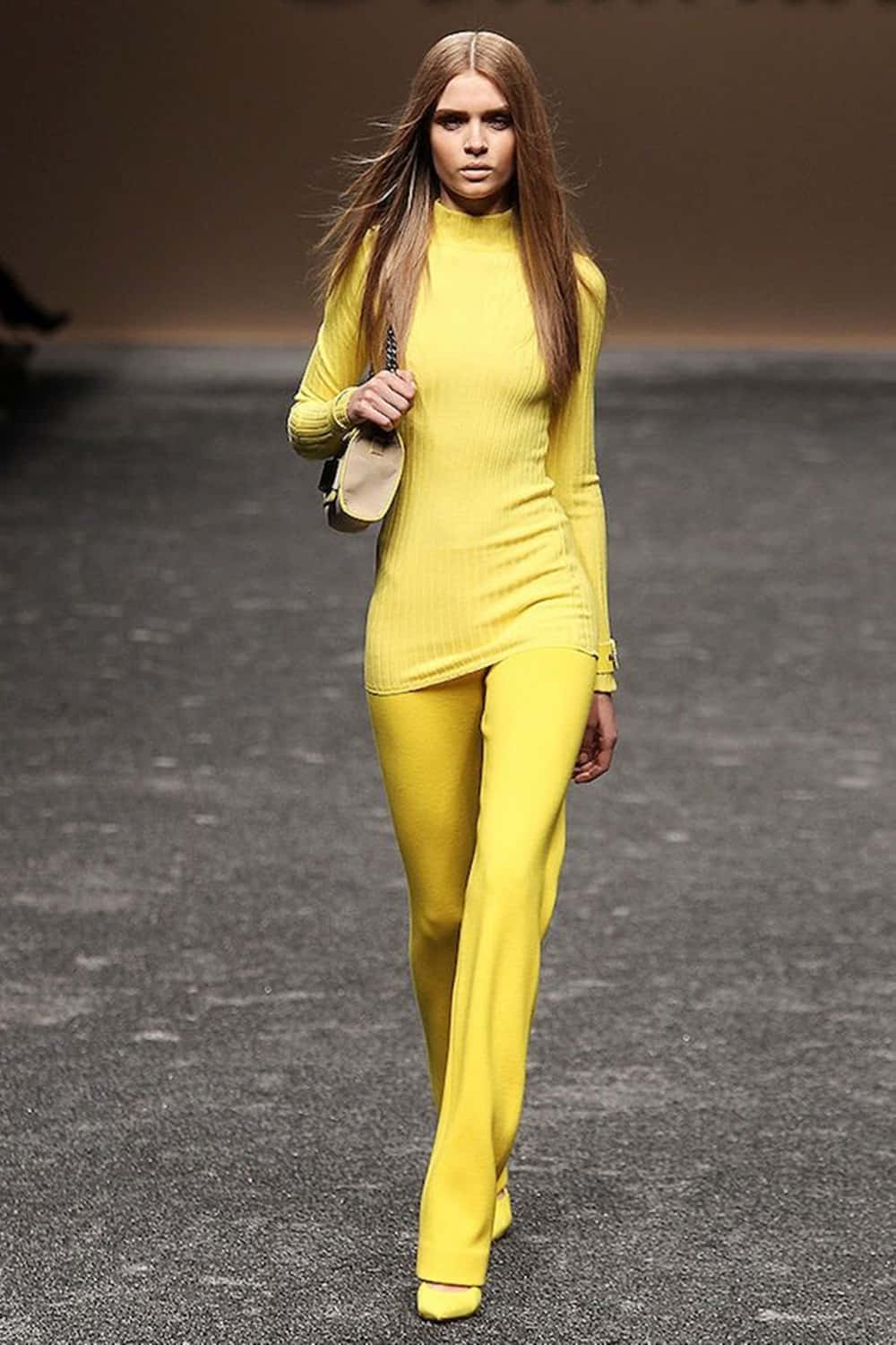 yellow ribbed turtleneck, matching wide-leg pants, runway, HD Phone Wallpaper