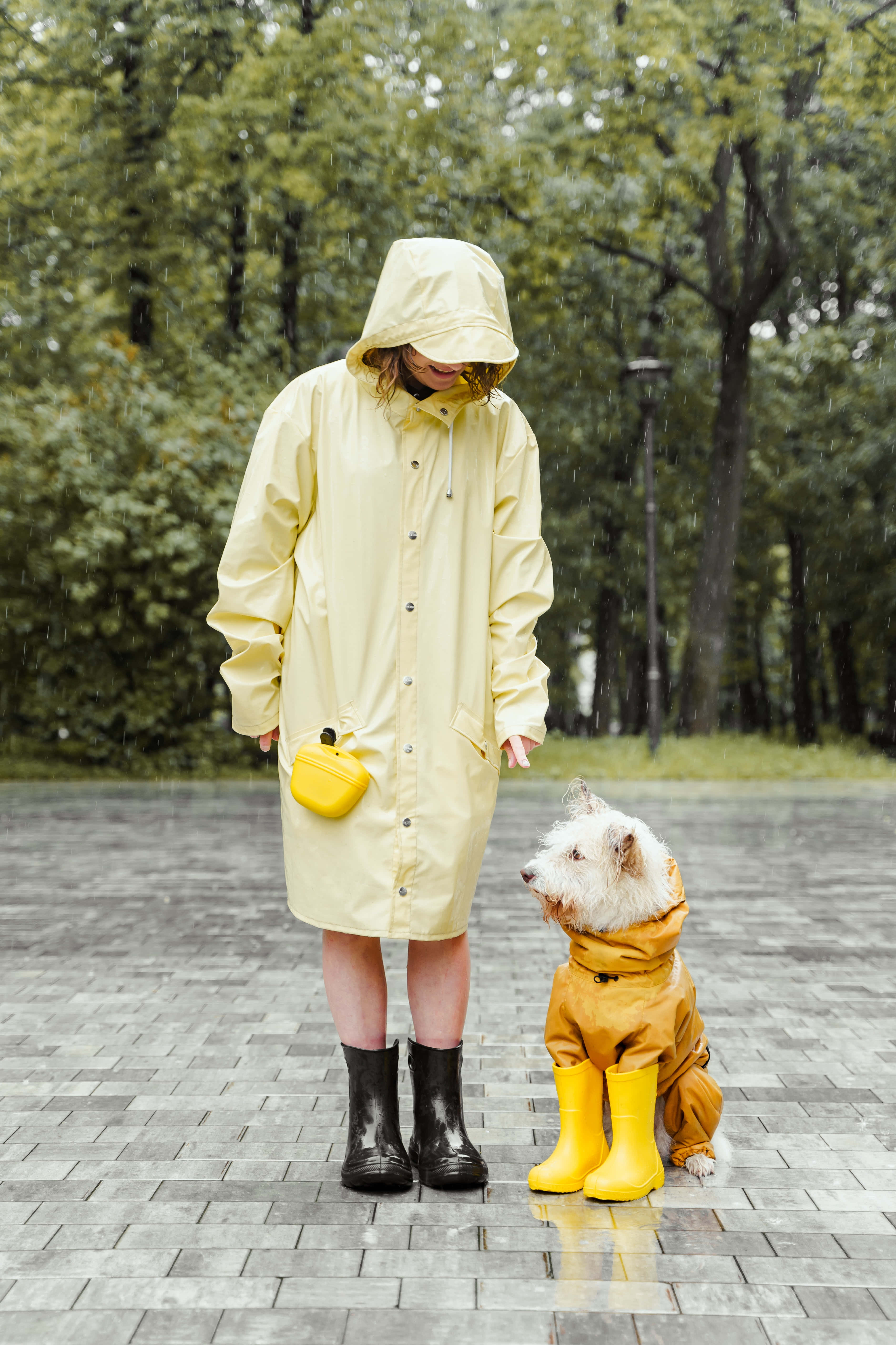 yellow raincoat, pale yellow raincoat, black boots, 5K Phone Wallpaper