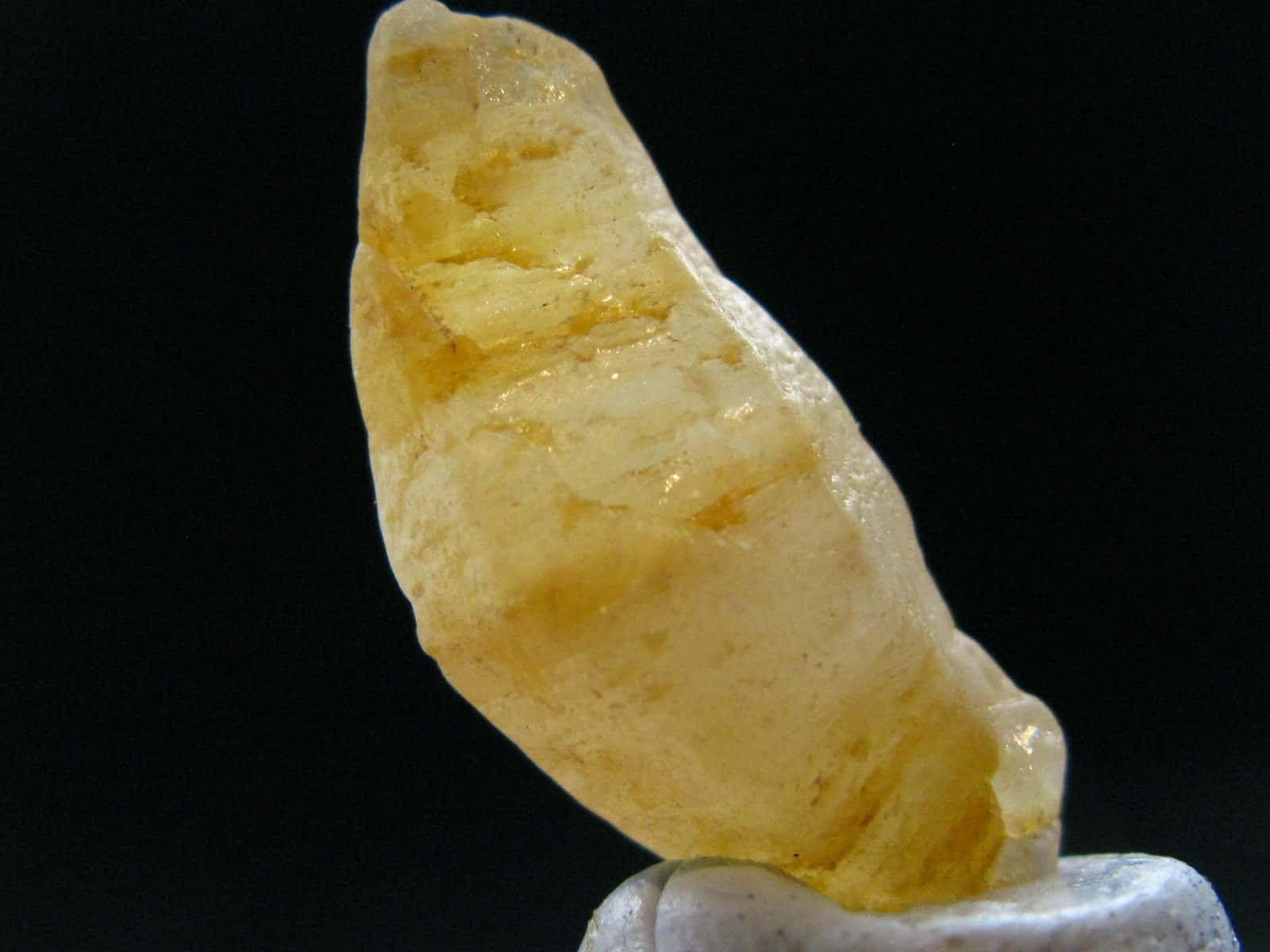 Yellow Sapphire, translucent yellow mineral specimen, rough texture, HD Desktop Wallpaper