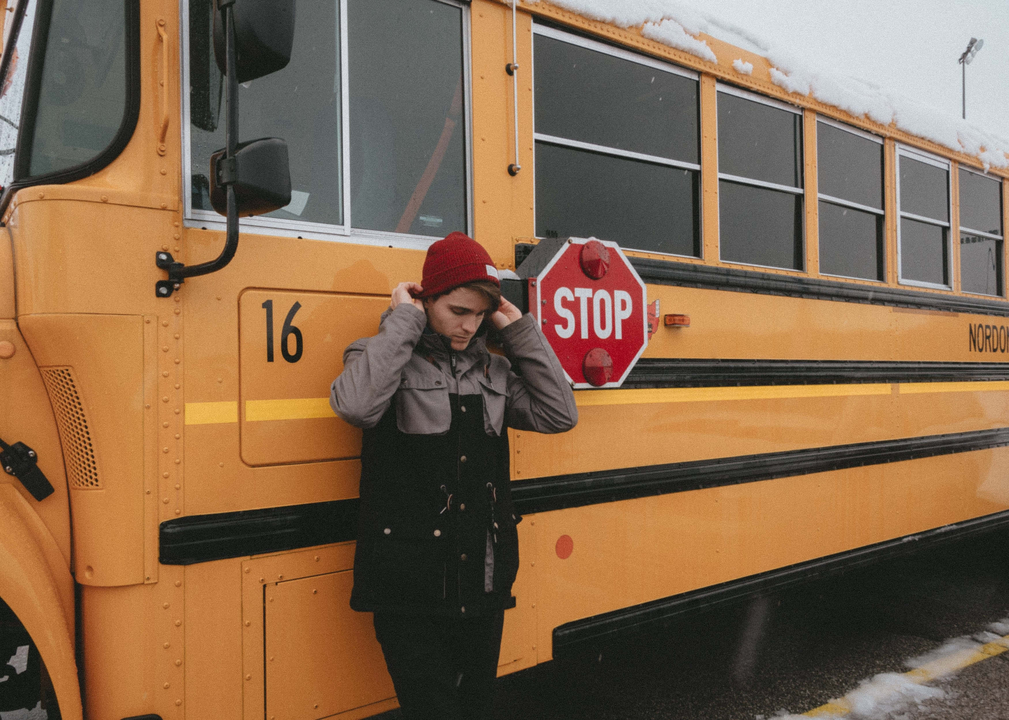 yellow school bus, stop sign, red beanie, 2K Desktop Wallpaper