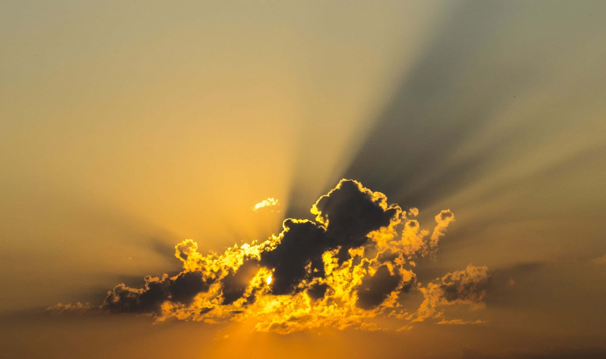 Yellow Sky, sunset, golden sunbeams, 2K Desktop Wallpaper