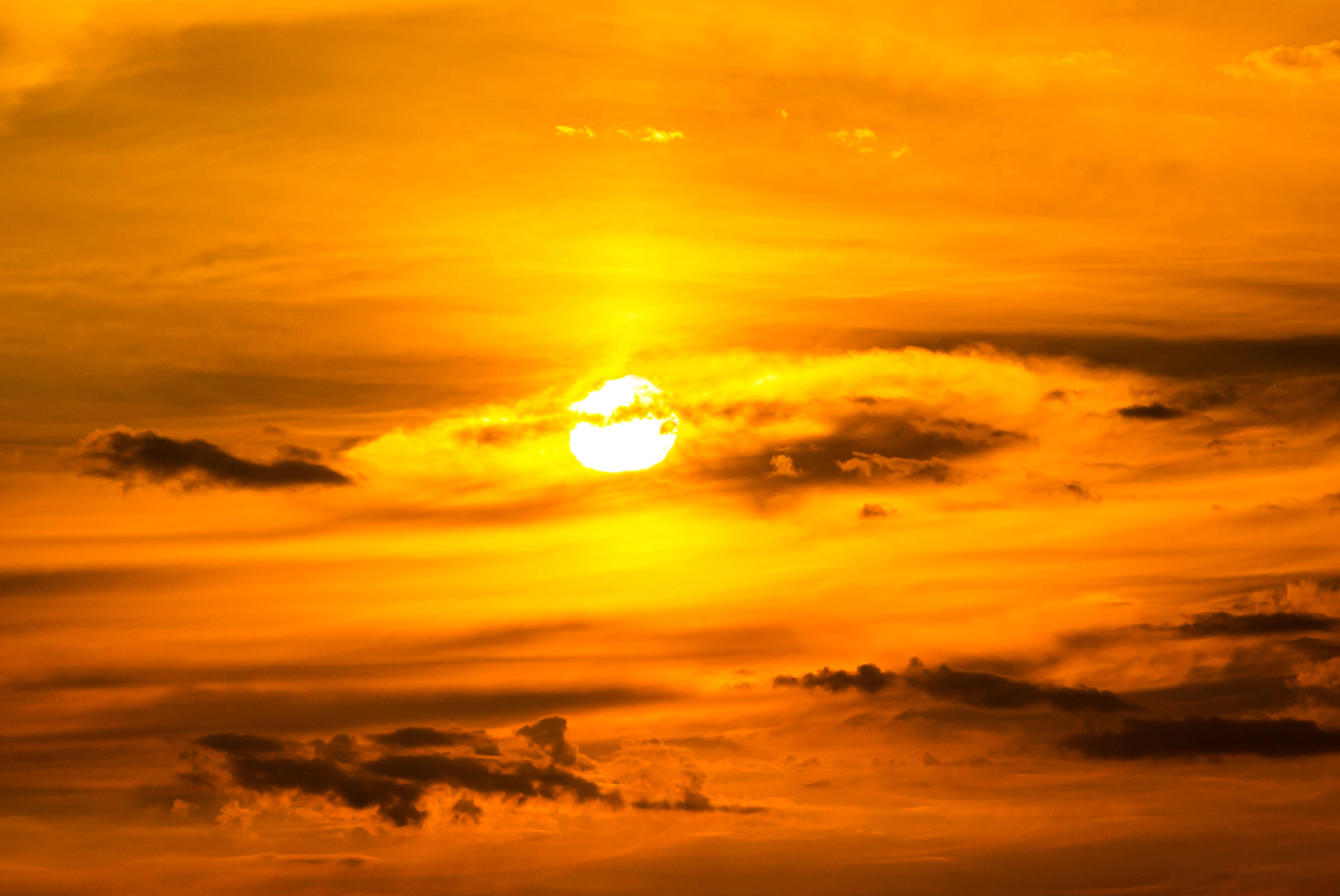 sun, golden-orange clouds, dramatic sunset sky, 4K Desktop Wallpaper