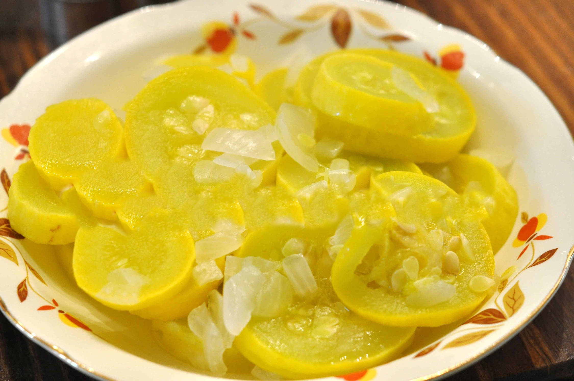 fresh yellow squash slices, vibrant yellow squash slices, translucent onions, Full HD Desktop Wallpaper