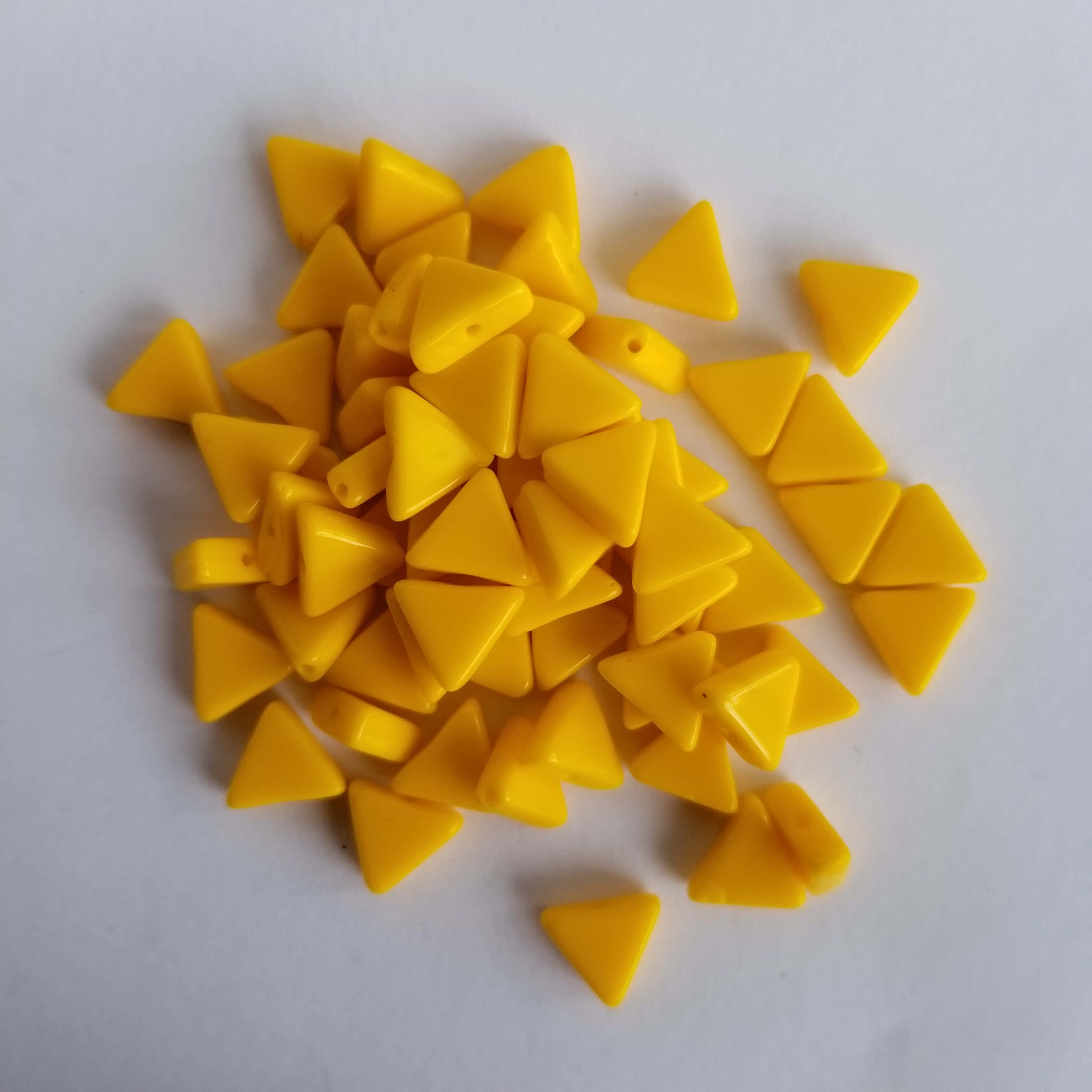 Yellow Triangle, bright yellow, triangular plastic beads, 2K Desktop Wallpaper
