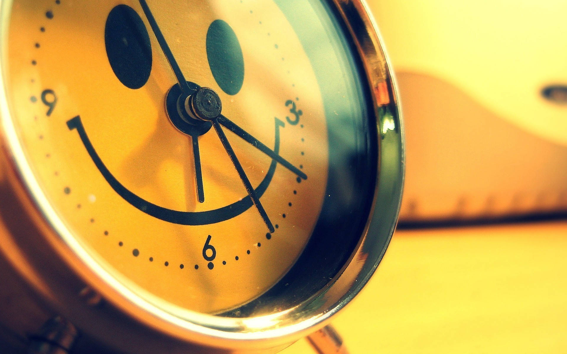 Yellow HD Alarm Clock, vintage alarm clock, smiling face design, Full HD Desktop Wallpaper